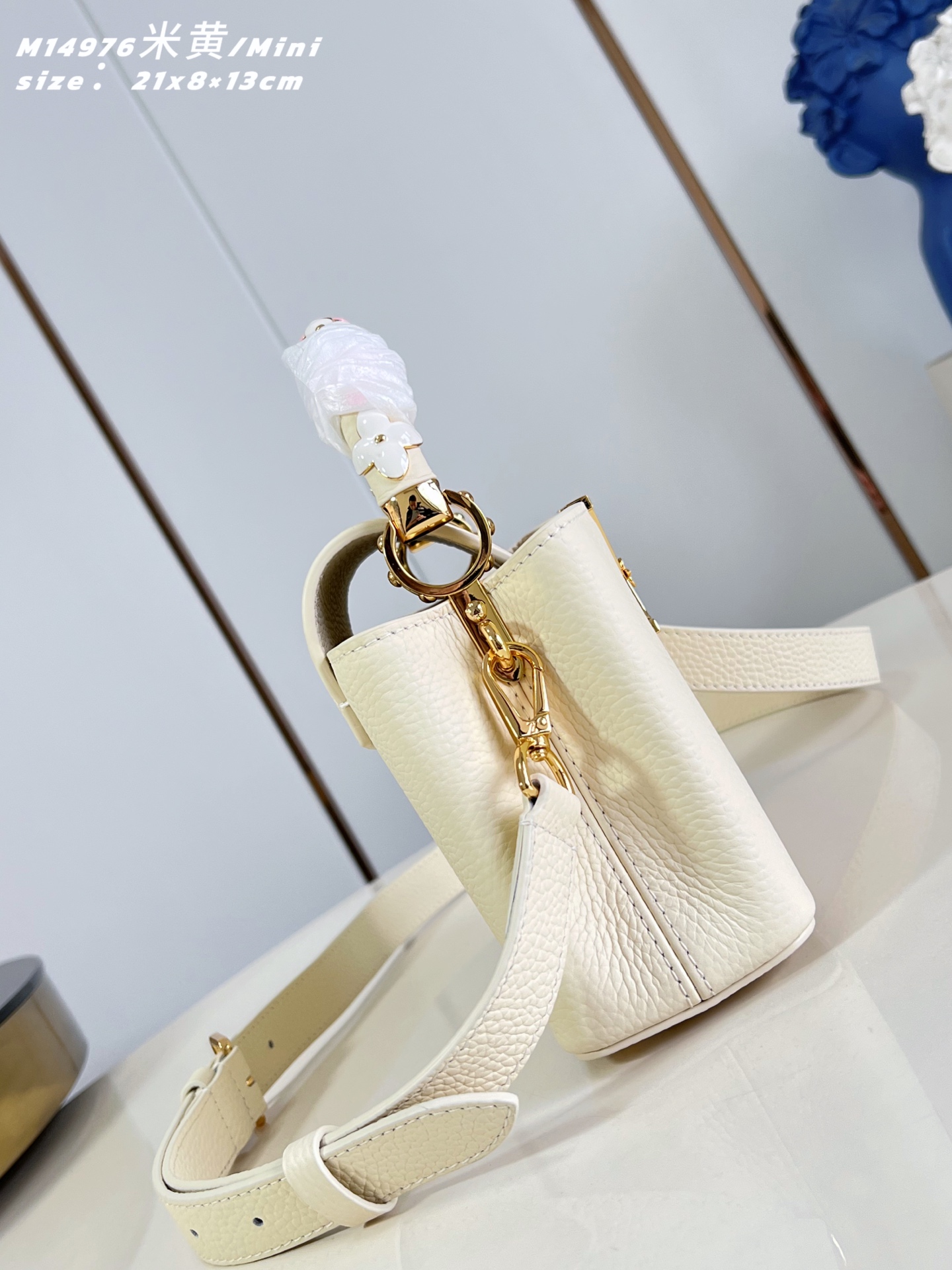 Louis Vuitton Basic Bag Gold M-l-s