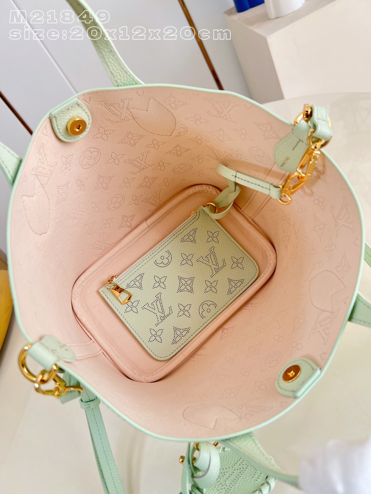 Louis Vuitton Basic Bag M-l-s