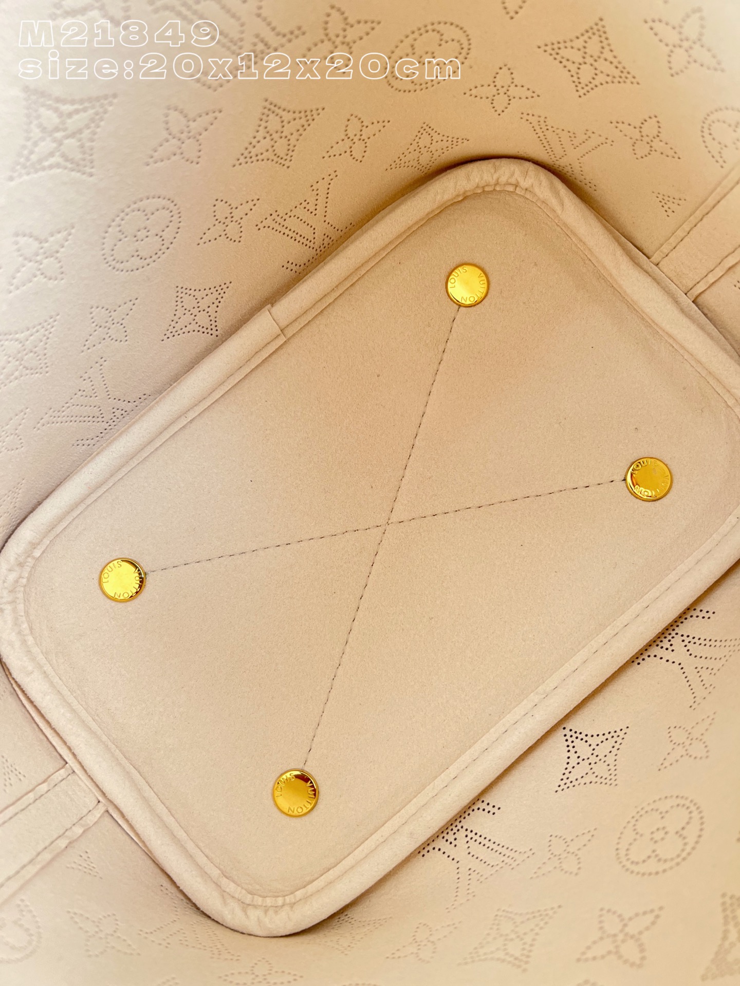 Louis Vuitton Basic Bag M-l-s