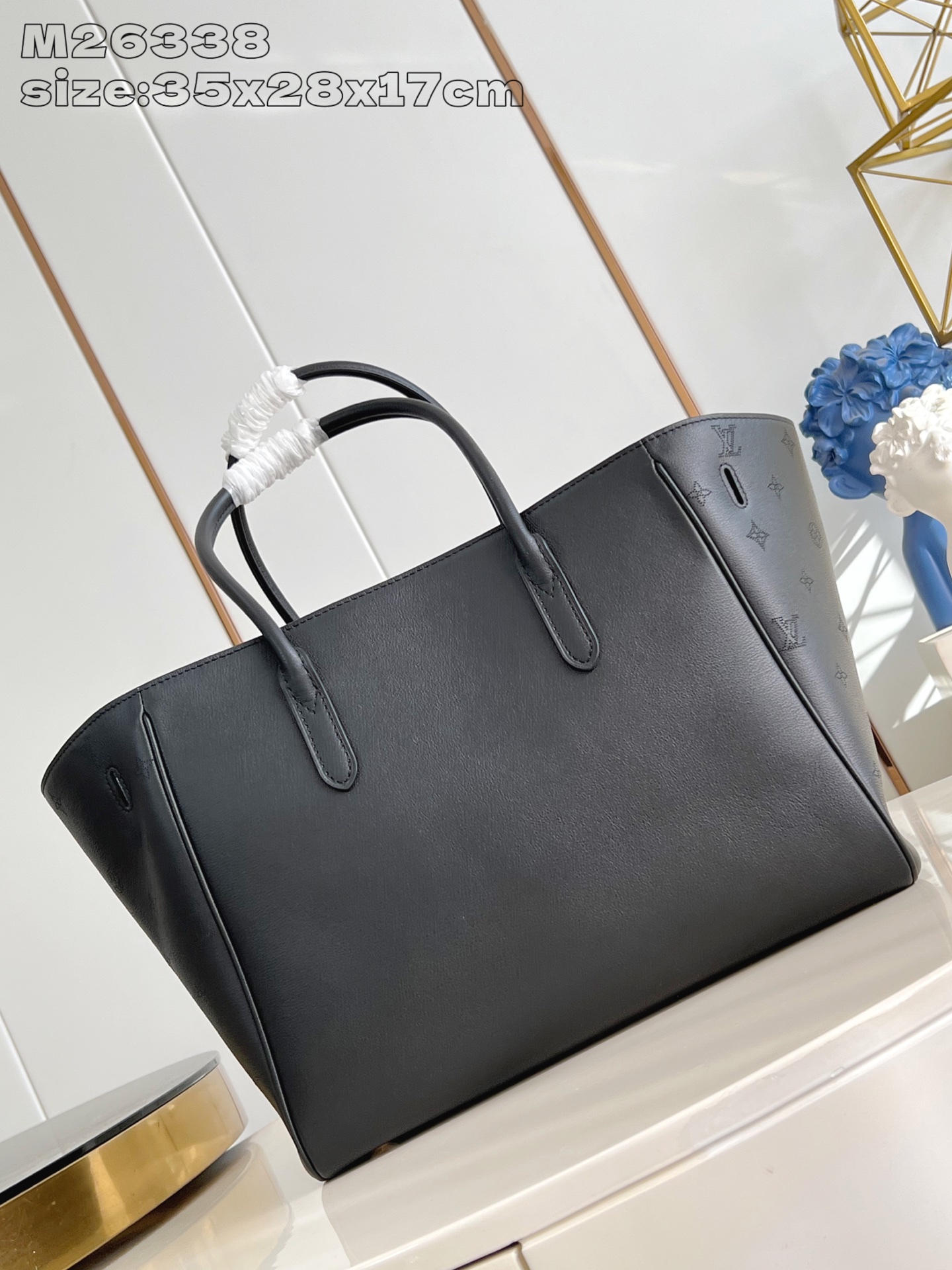 Louis Vuitton Basic Bag Cow Leather Gold M