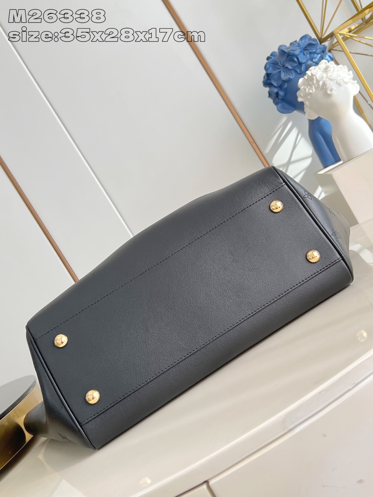 Louis Vuitton Basic Bag Cow Leather Gold M