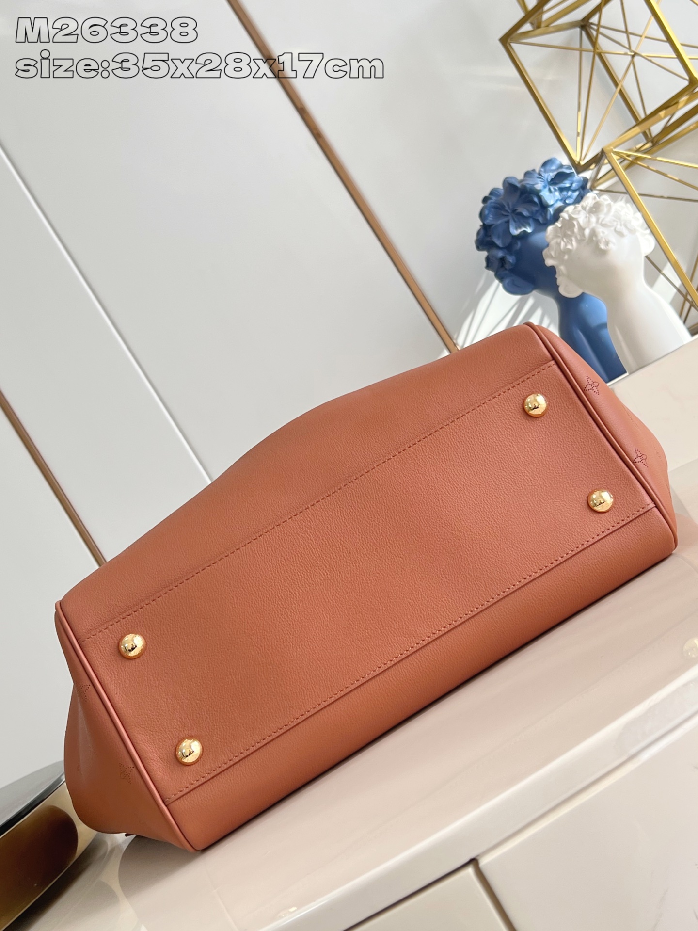 Louis Vuitton Basic Bag Cow Leather Gold M