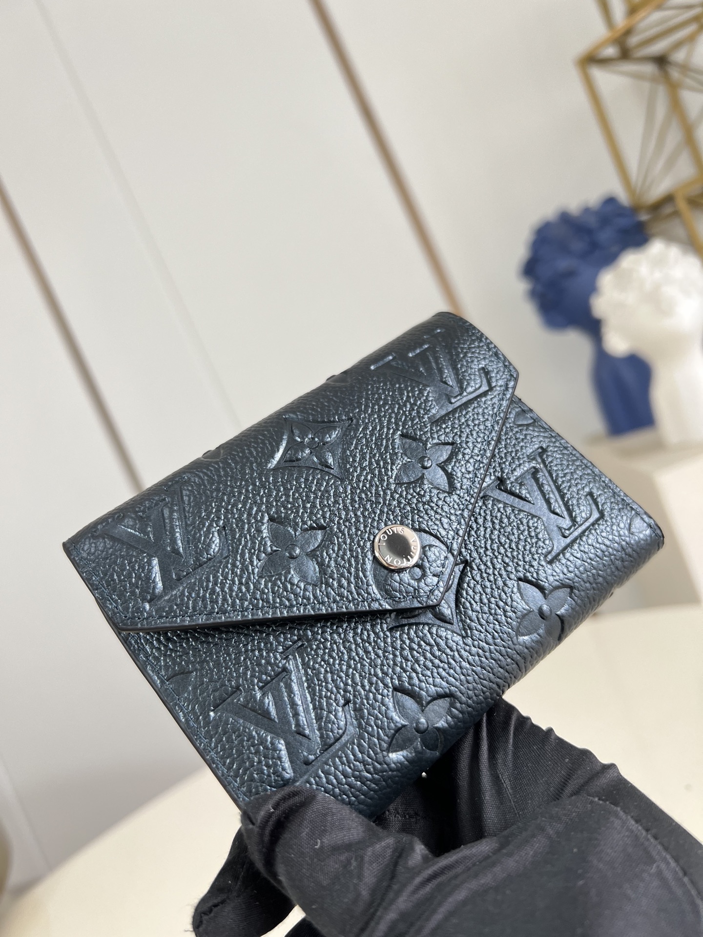 Louis Vuitton Basic Bag Canvas M