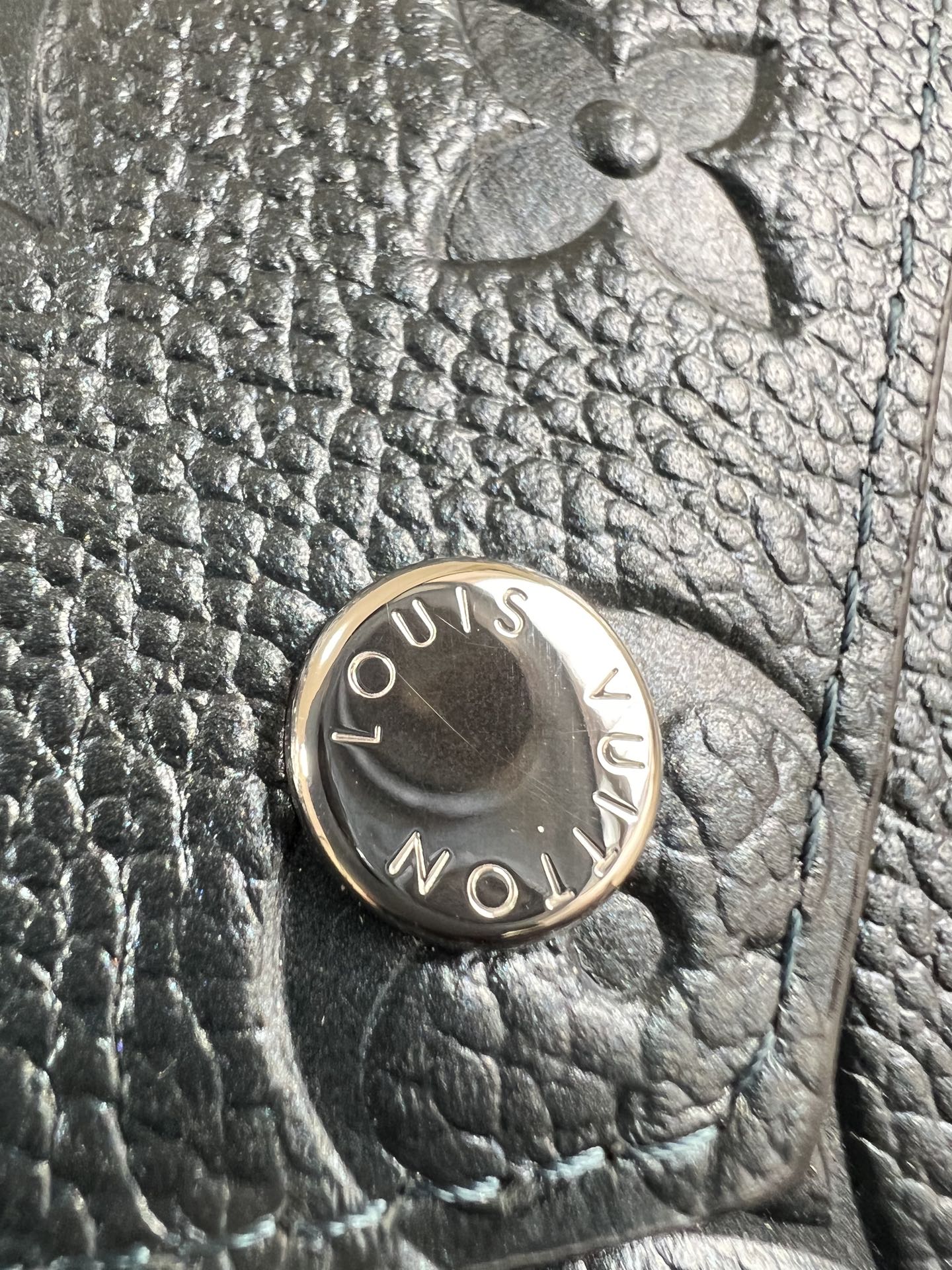 Louis Vuitton Basic Bag Canvas M