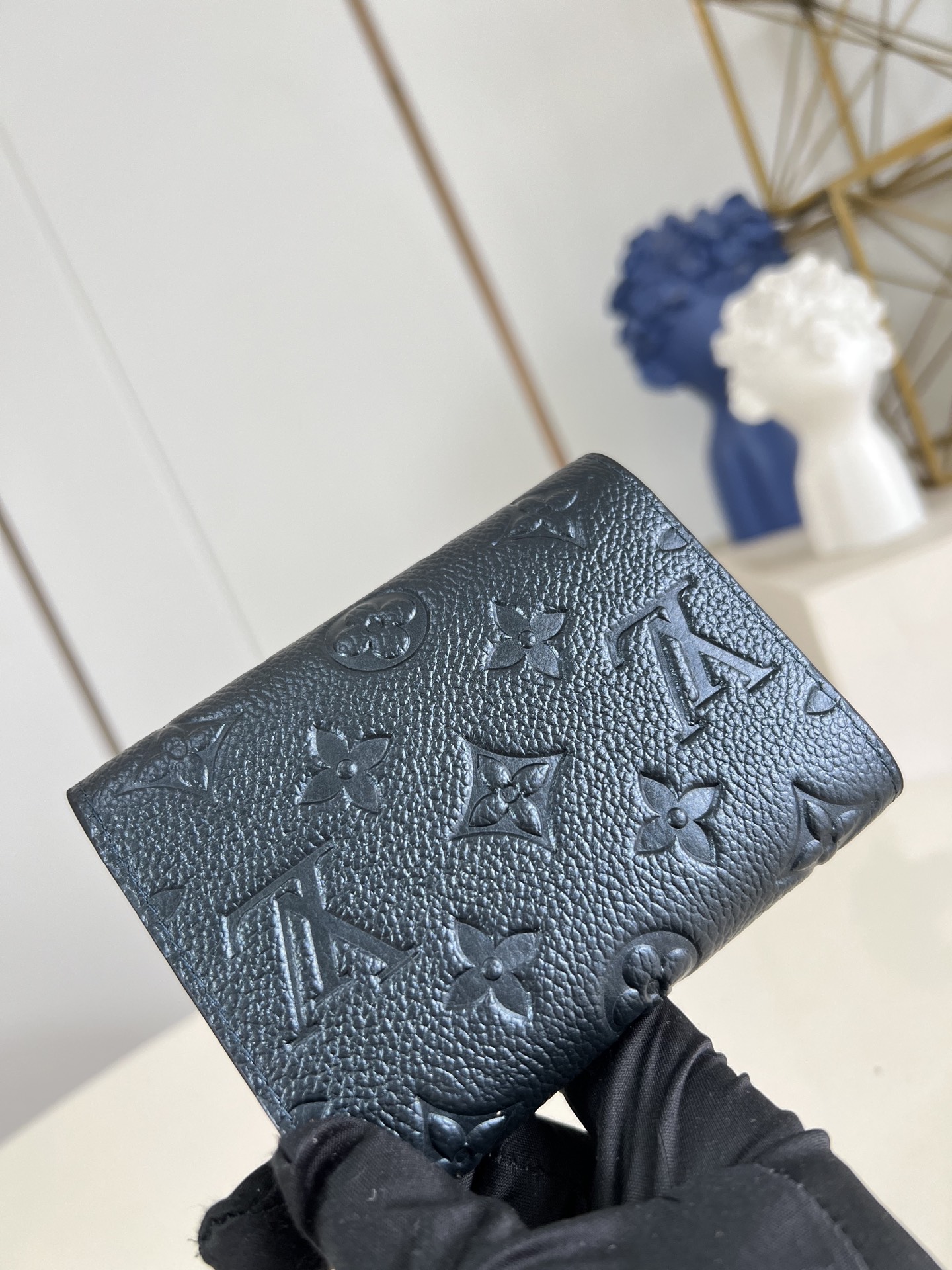 Louis Vuitton Basic Bag Canvas M