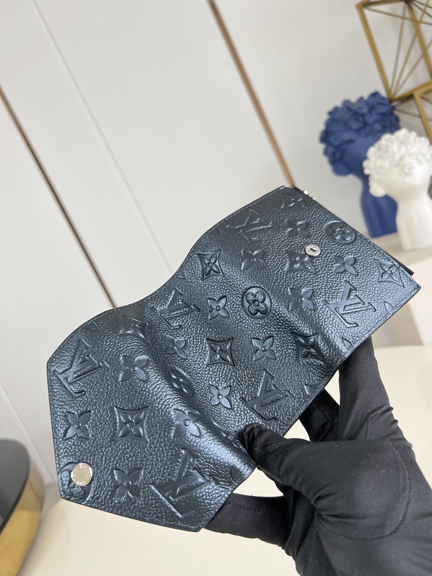 Louis Vuitton Basic Bag Canvas M