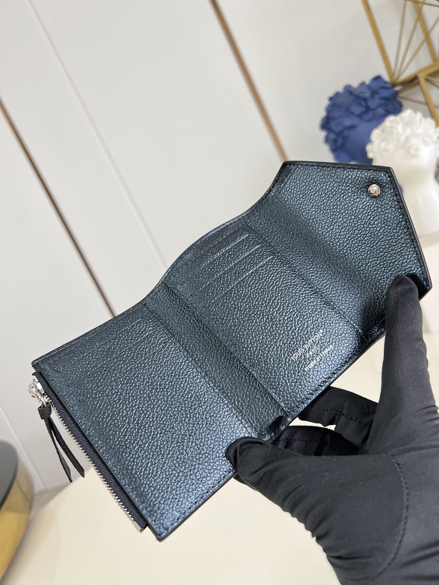 Louis Vuitton Basic Bag Canvas M