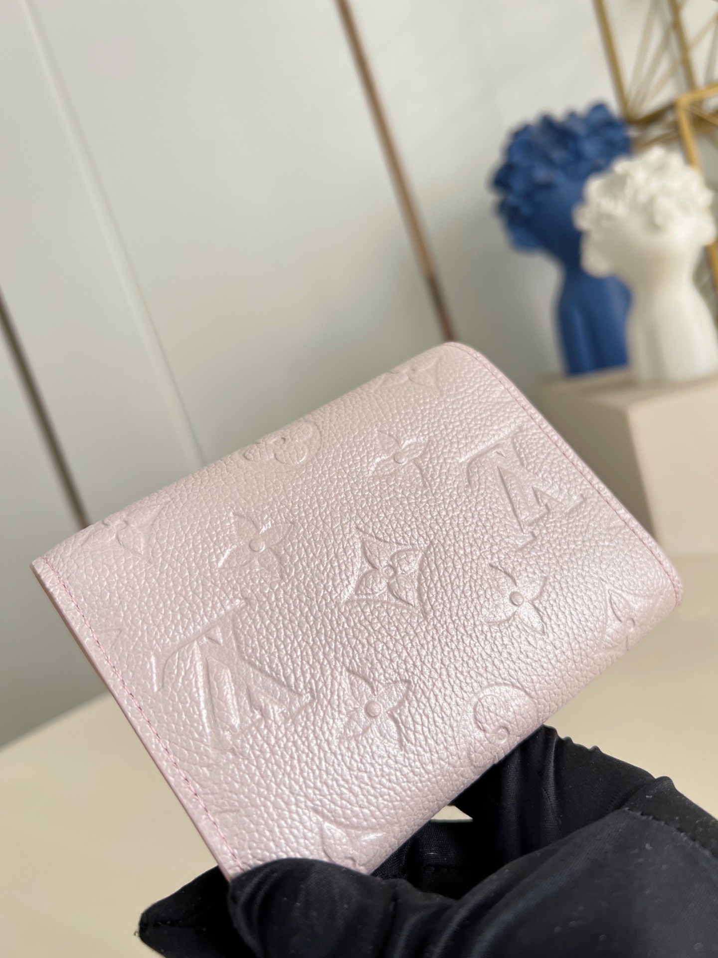 Louis Vuitton Basic Bag Canvas M