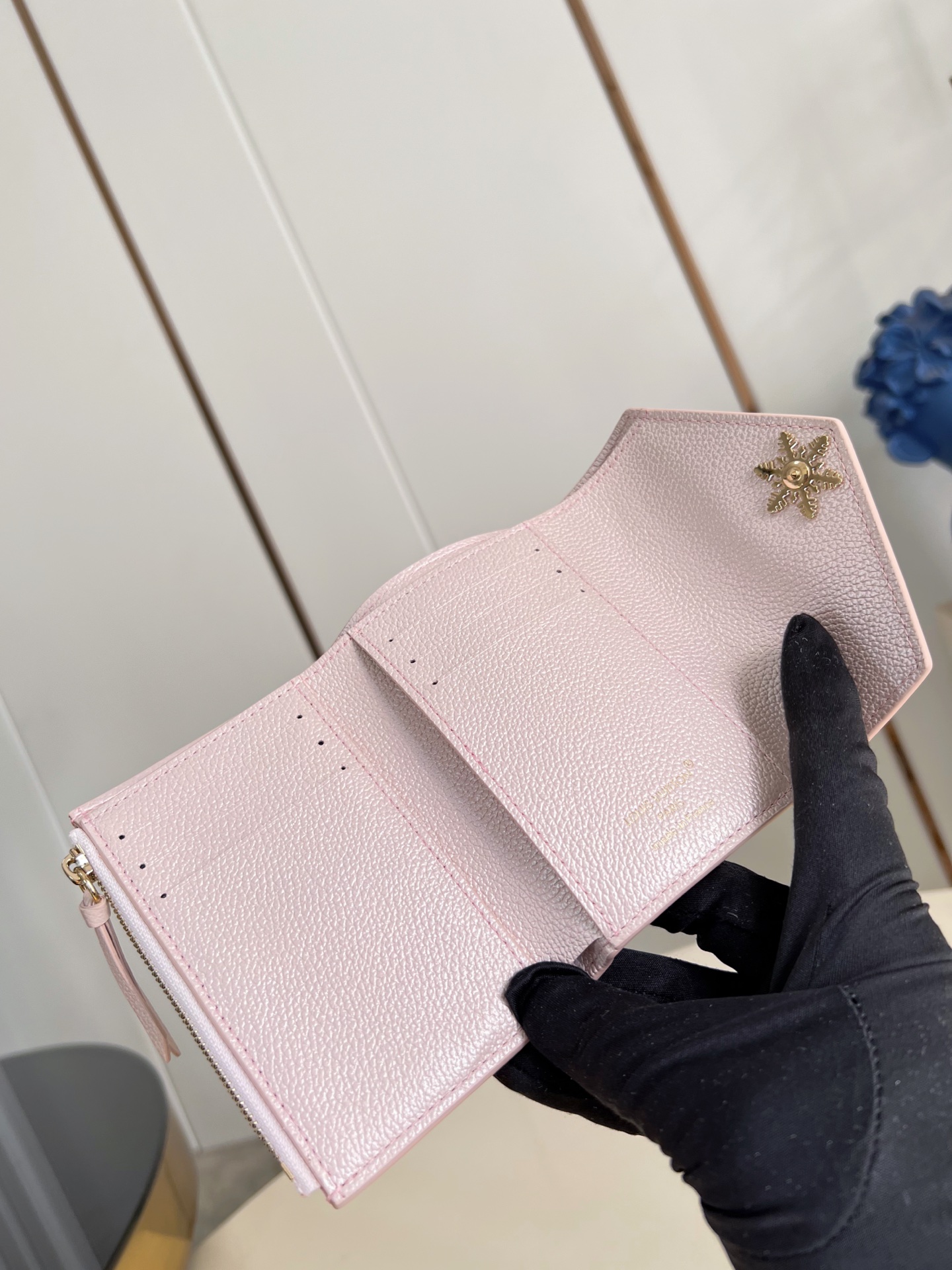 Louis Vuitton Basic Bag Canvas M