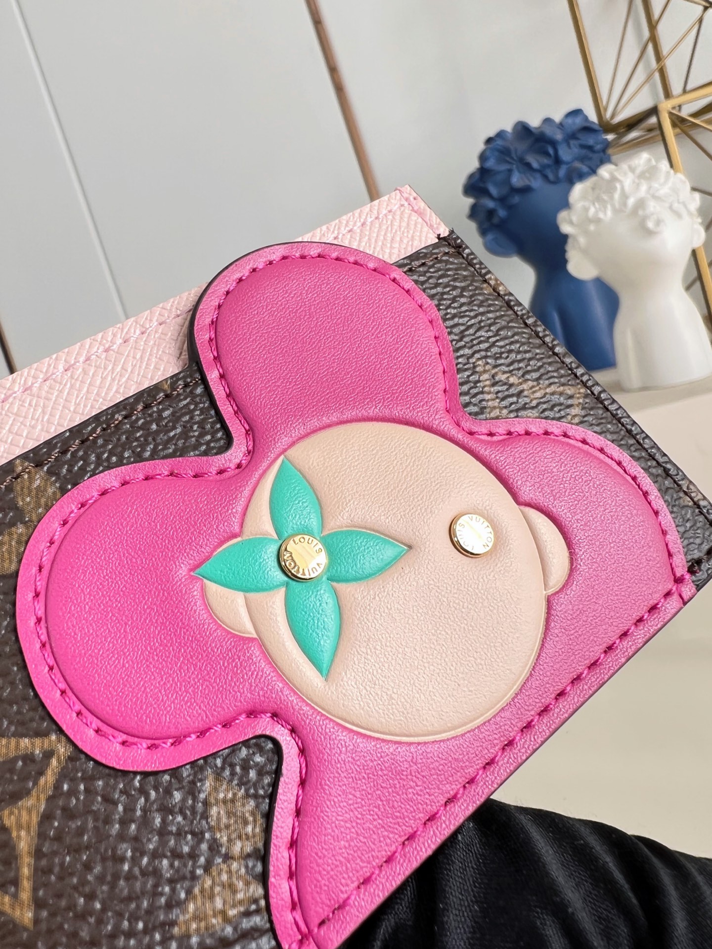 Louis Vuitton Basic Bag Canvas M