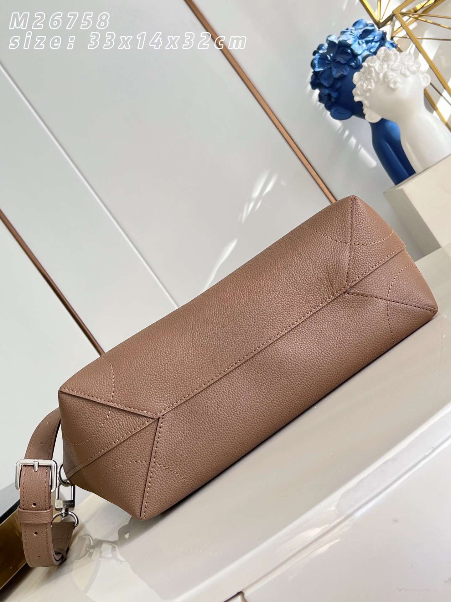 Louis Vuitton Basic Bag Cow Leather M-l-s