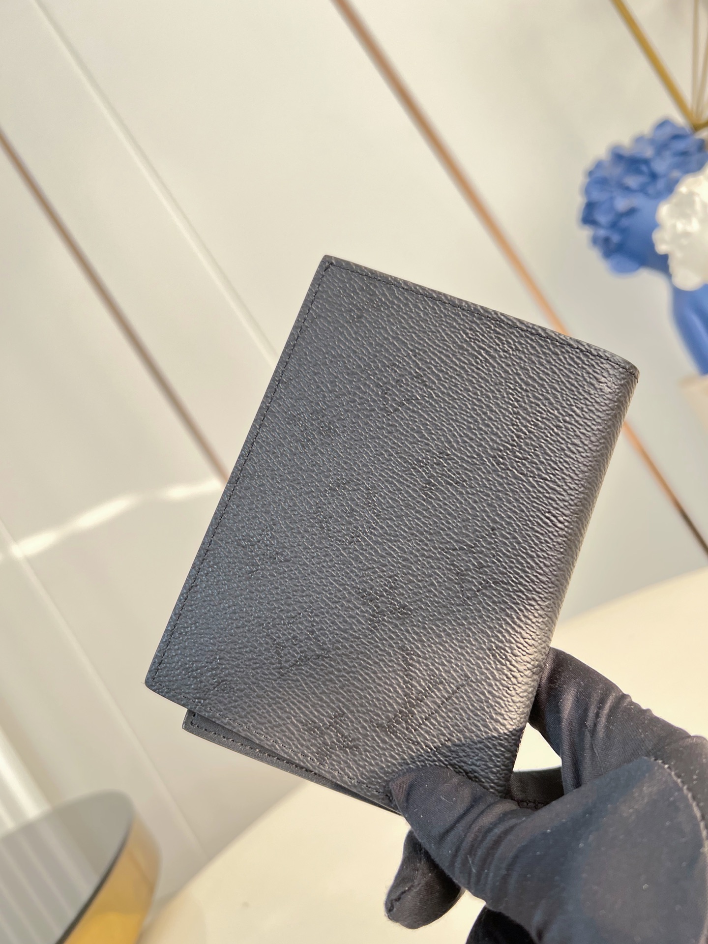 Louis Vuitton Basic Bag Canvas M