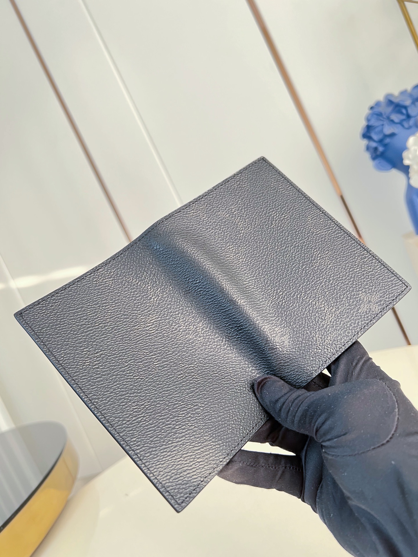 Louis Vuitton Basic Bag Canvas M