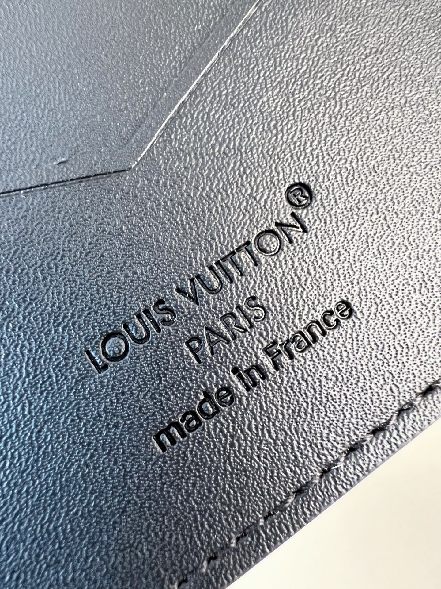 Louis Vuitton Basic Bag Canvas M
