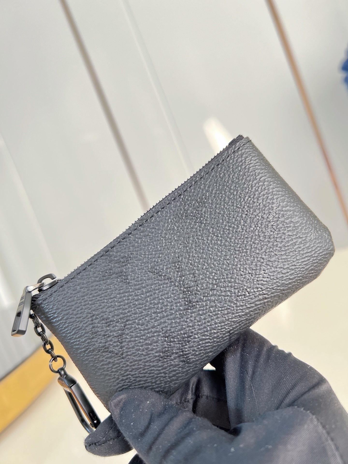 Louis Vuitton Basic Bag Canvas M