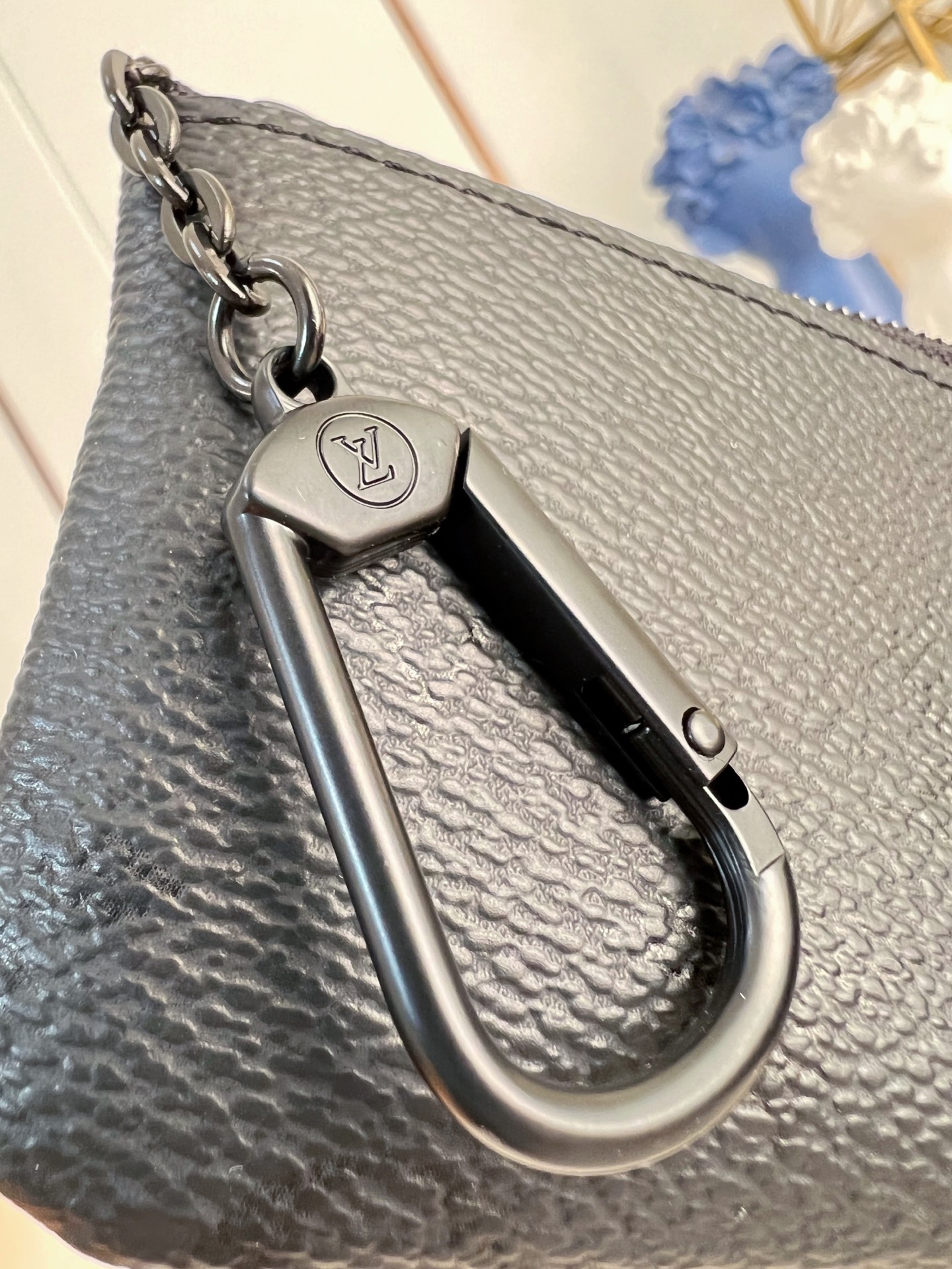 Louis Vuitton Basic Bag Canvas M