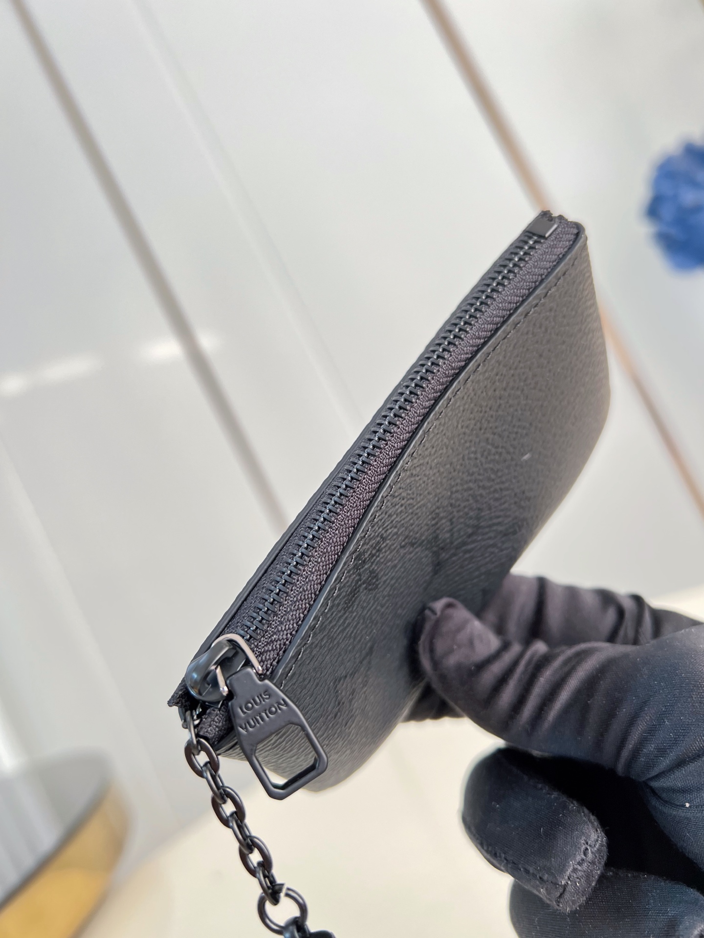 Louis Vuitton Basic Bag Canvas M