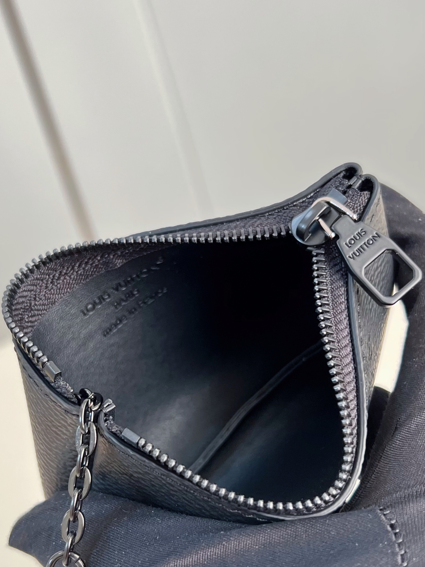 Louis Vuitton Basic Bag Canvas M