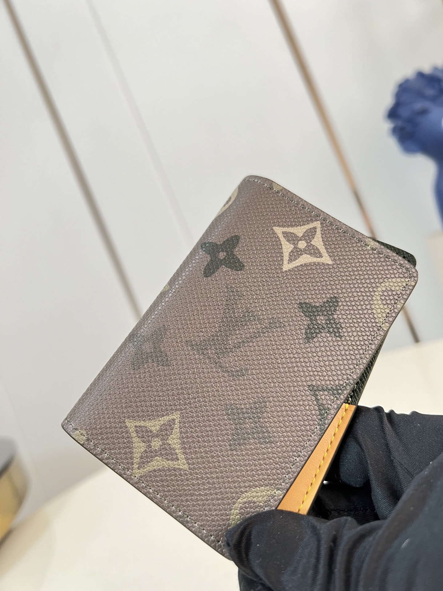 Louis Vuitton Basic Bag M-s