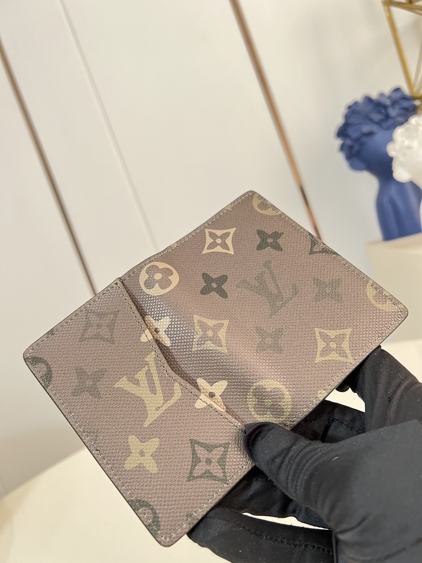Louis Vuitton Basic Bag M-s