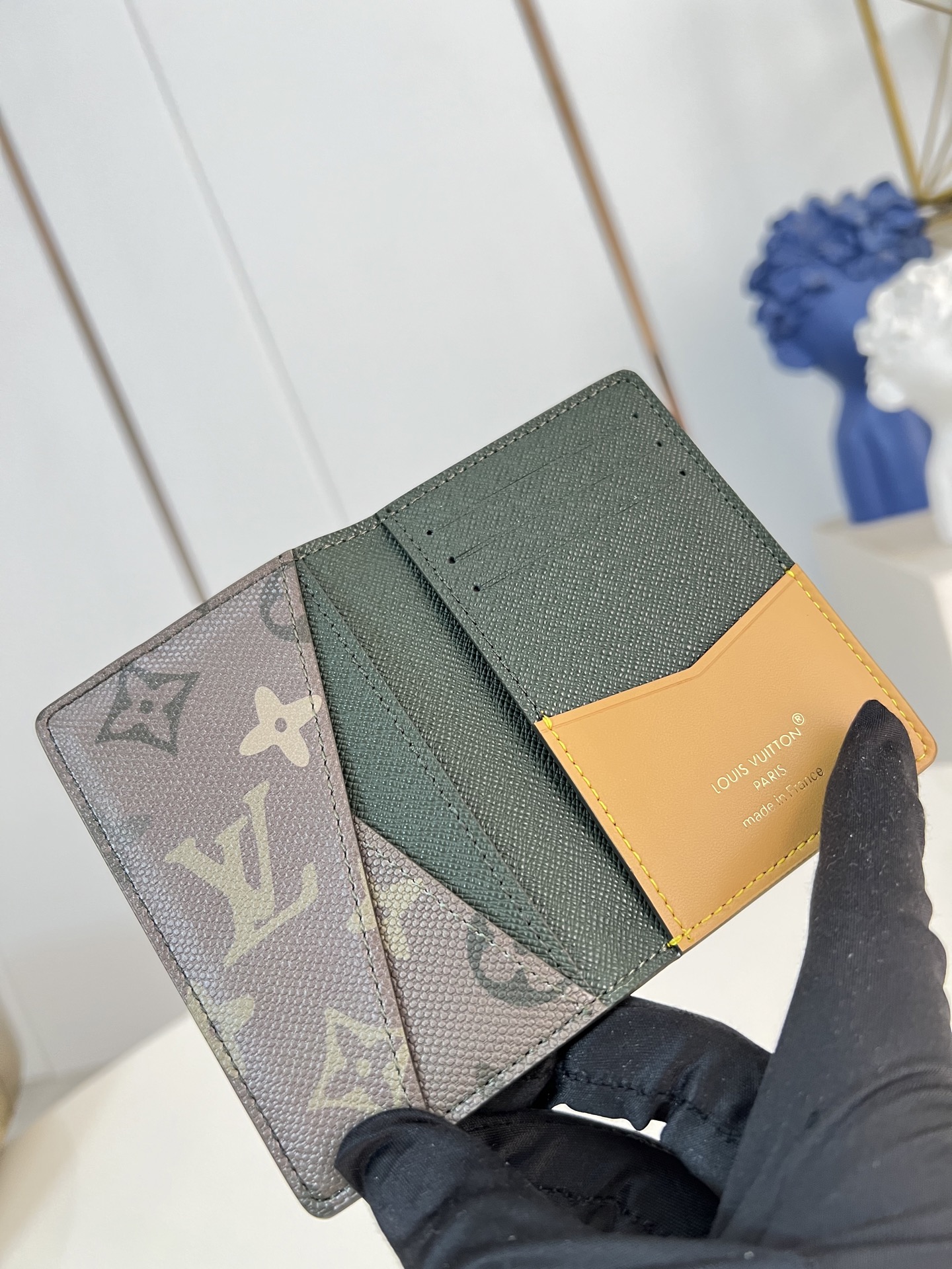 Louis Vuitton Basic Bag M-s