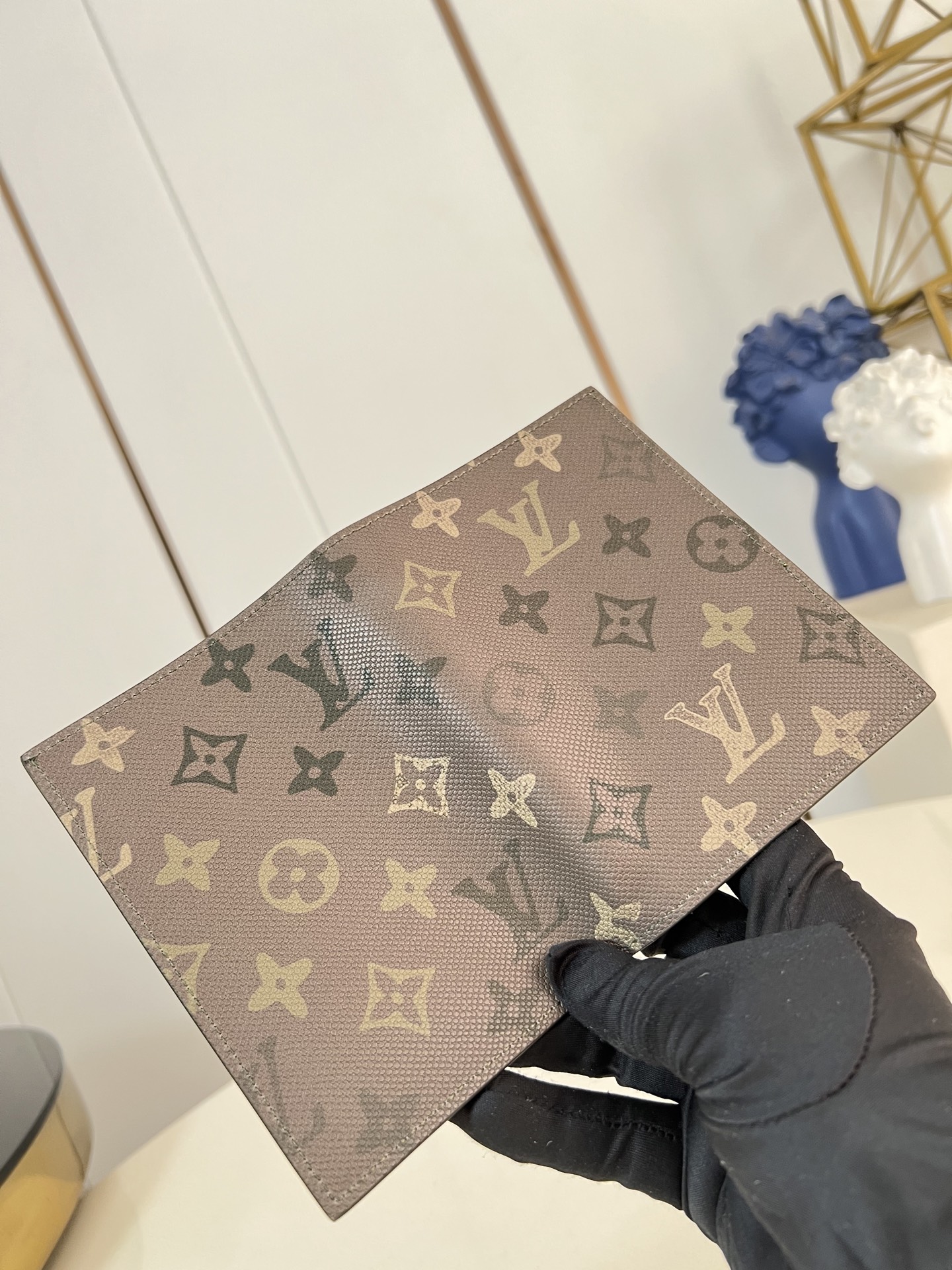 Louis Vuitton Basic Bag Canvas M