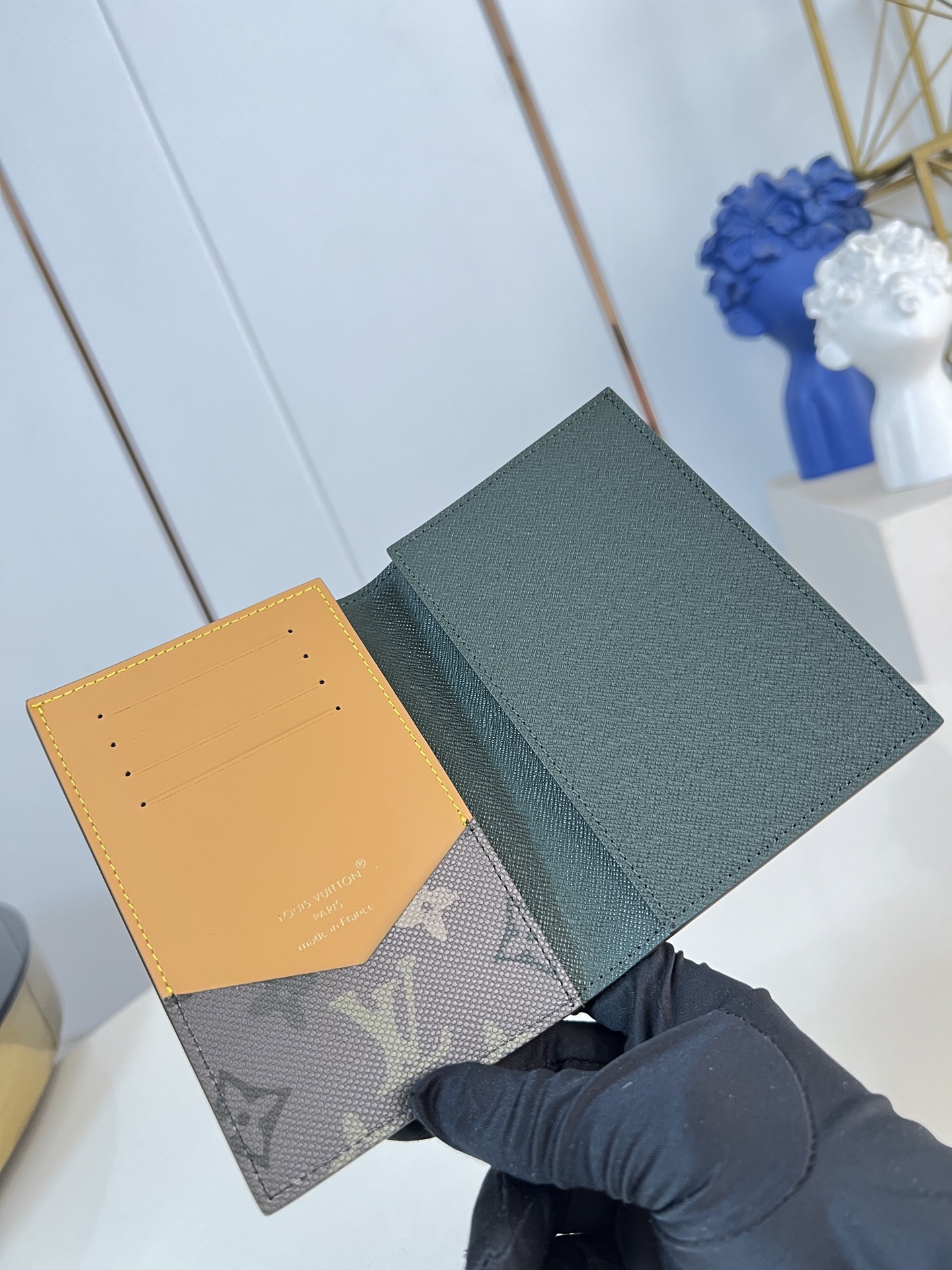 Louis Vuitton Basic Bag Canvas M