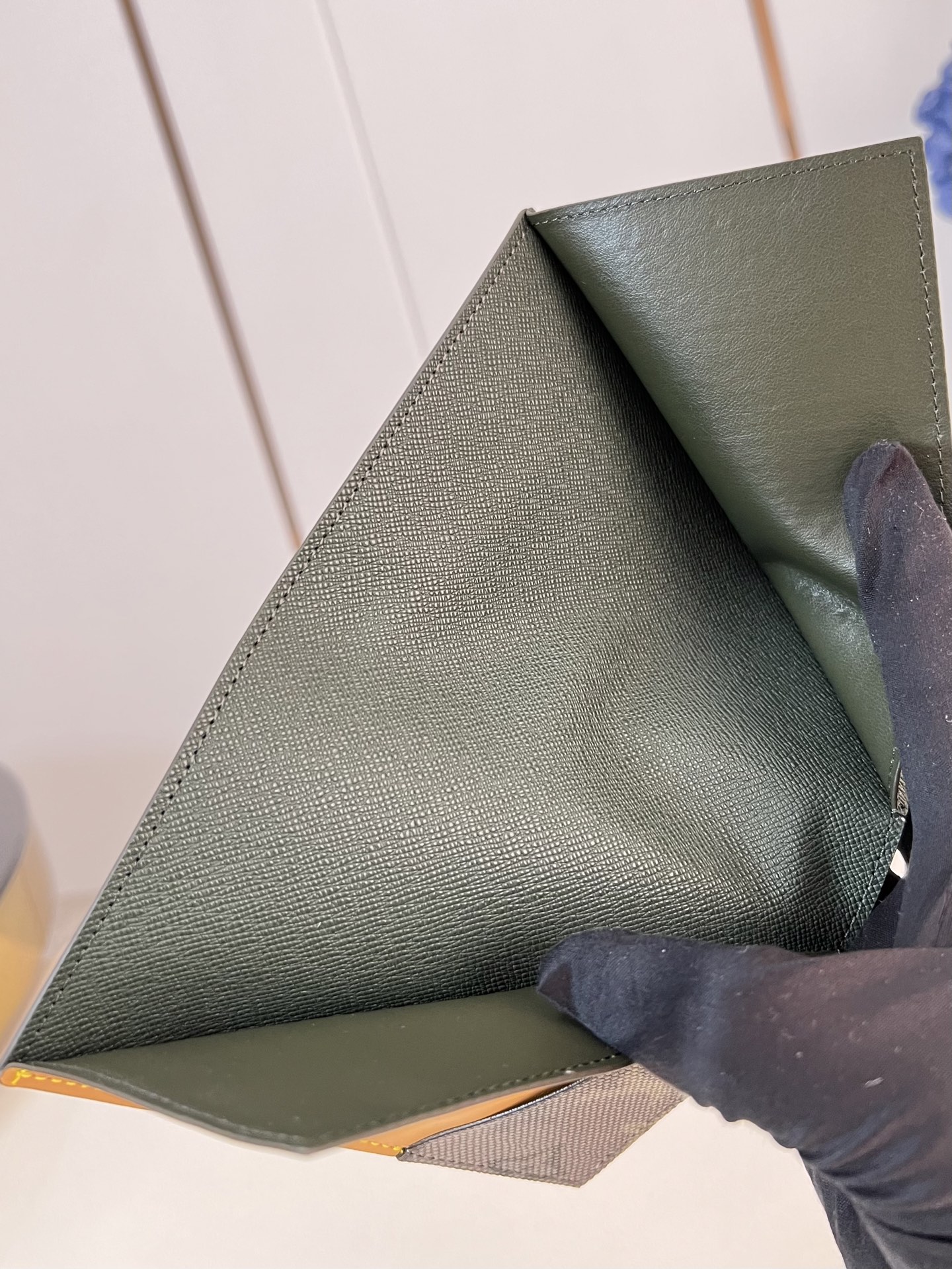 Louis Vuitton Basic Bag Canvas M