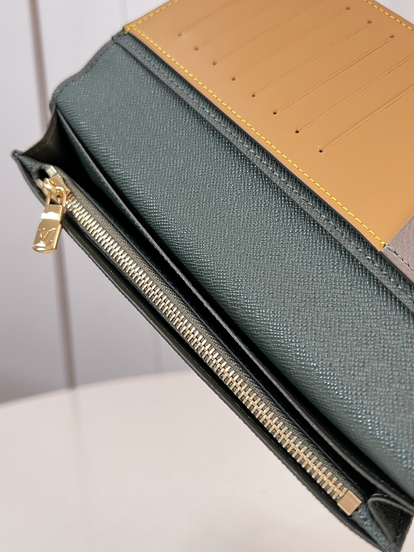 Louis Vuitton Basic Bag Canvas M-l-s