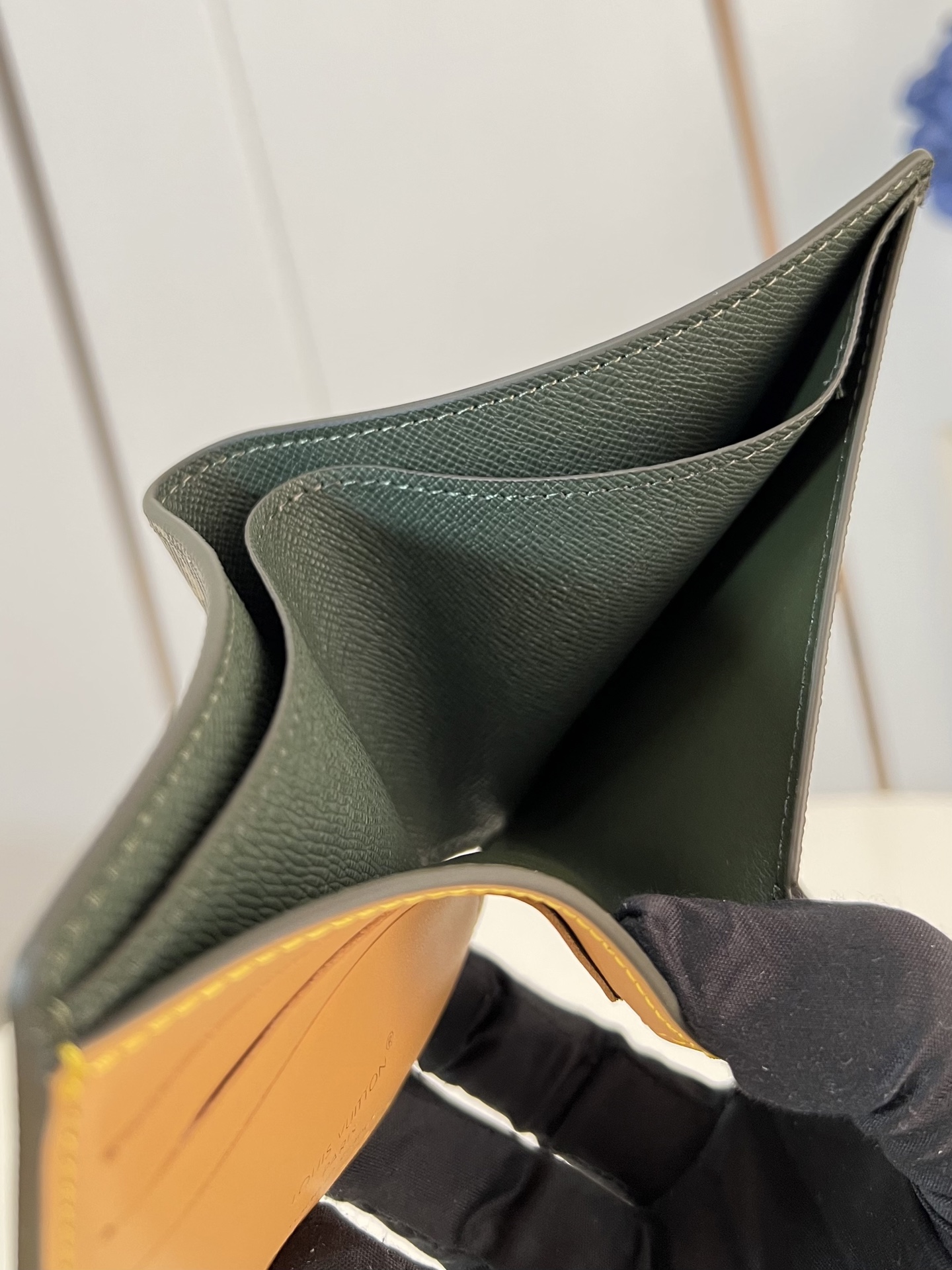 Louis Vuitton Basic Bag Canvas M-l