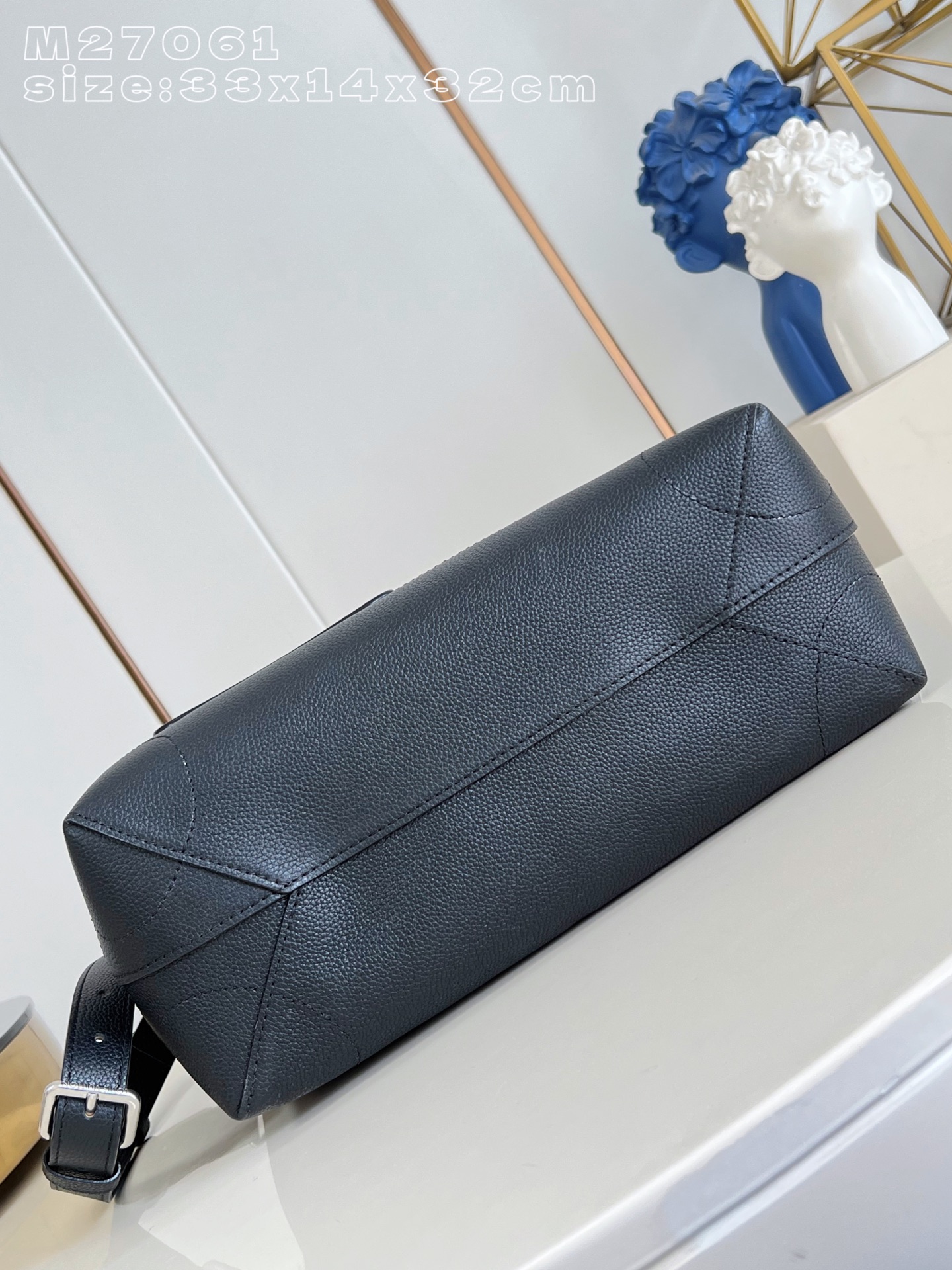 Louis Vuitton Basic Bag Cow Leather M-l-s