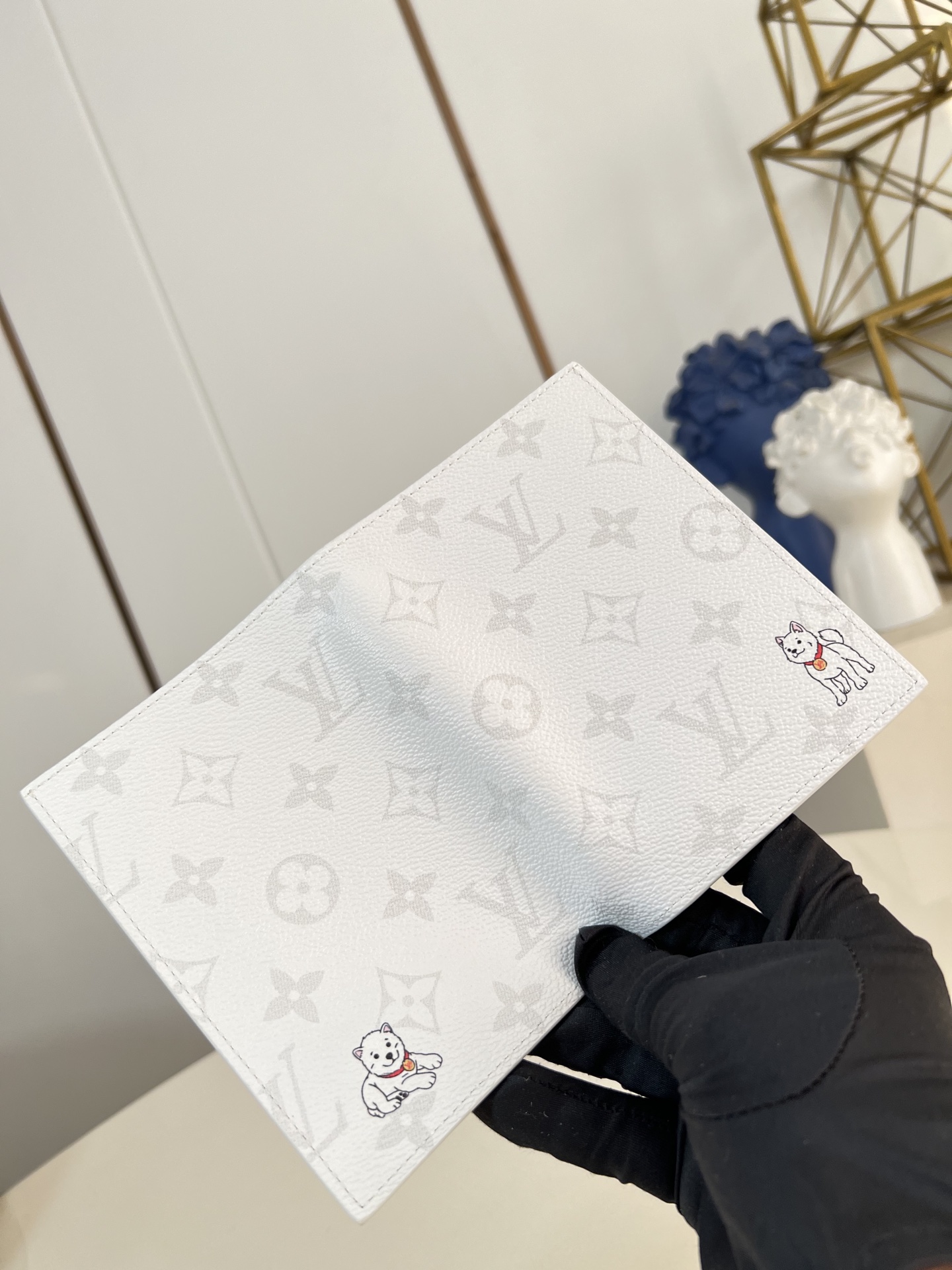 Louis Vuitton Basic Bag Canvas M