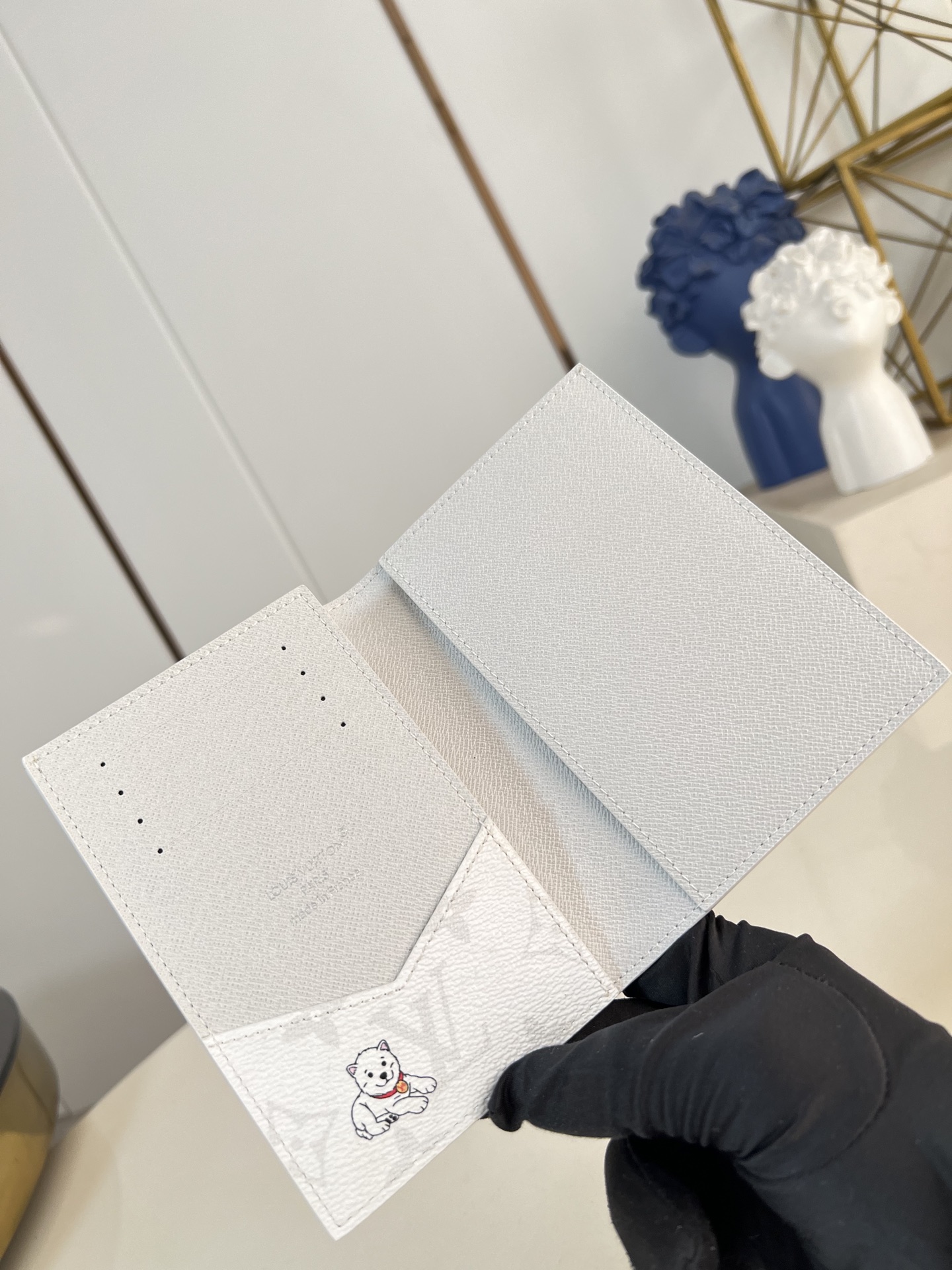 Louis Vuitton Basic Bag Canvas M