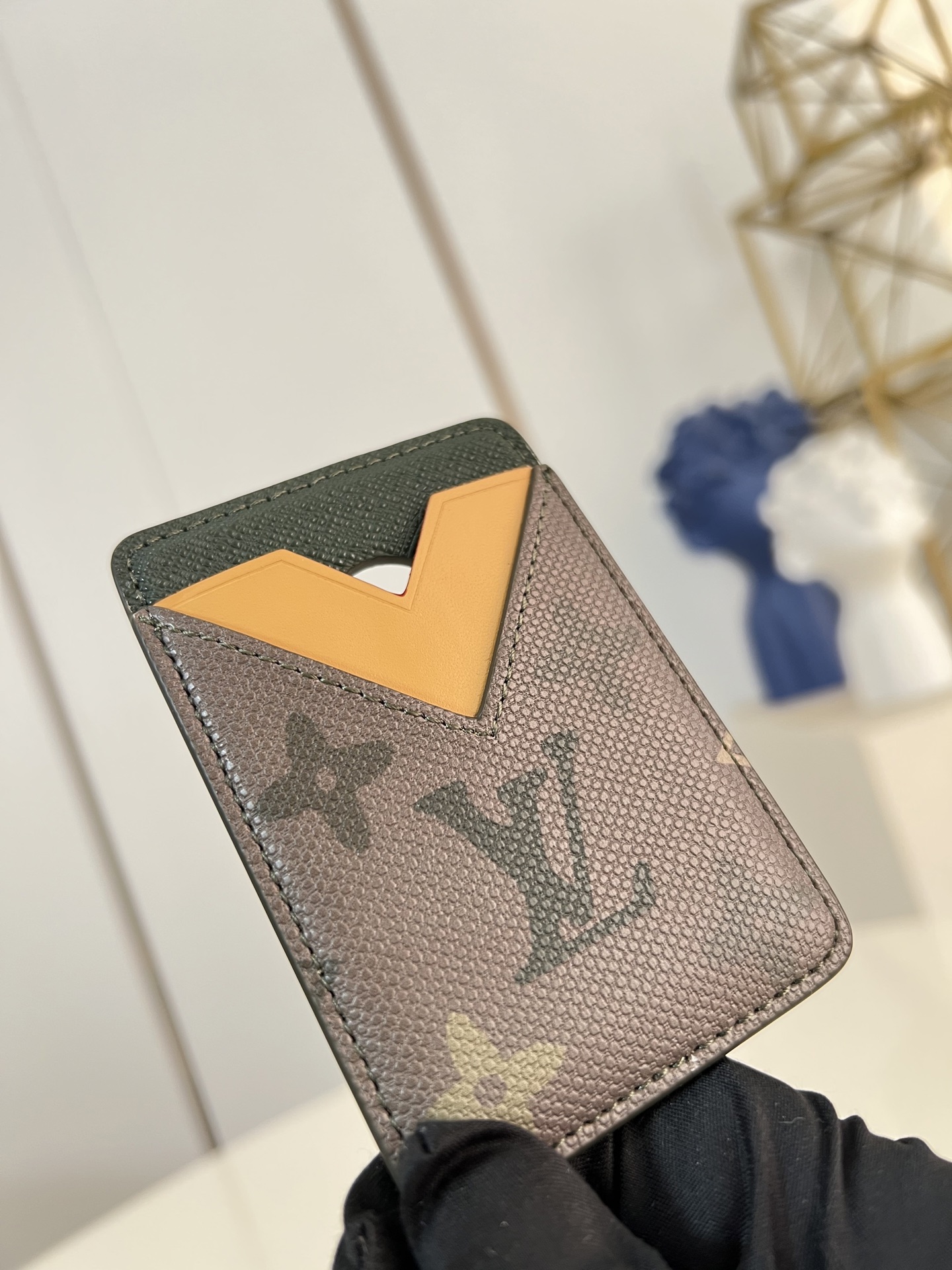 Louis Vuitton Basic Bag Canvas M-s