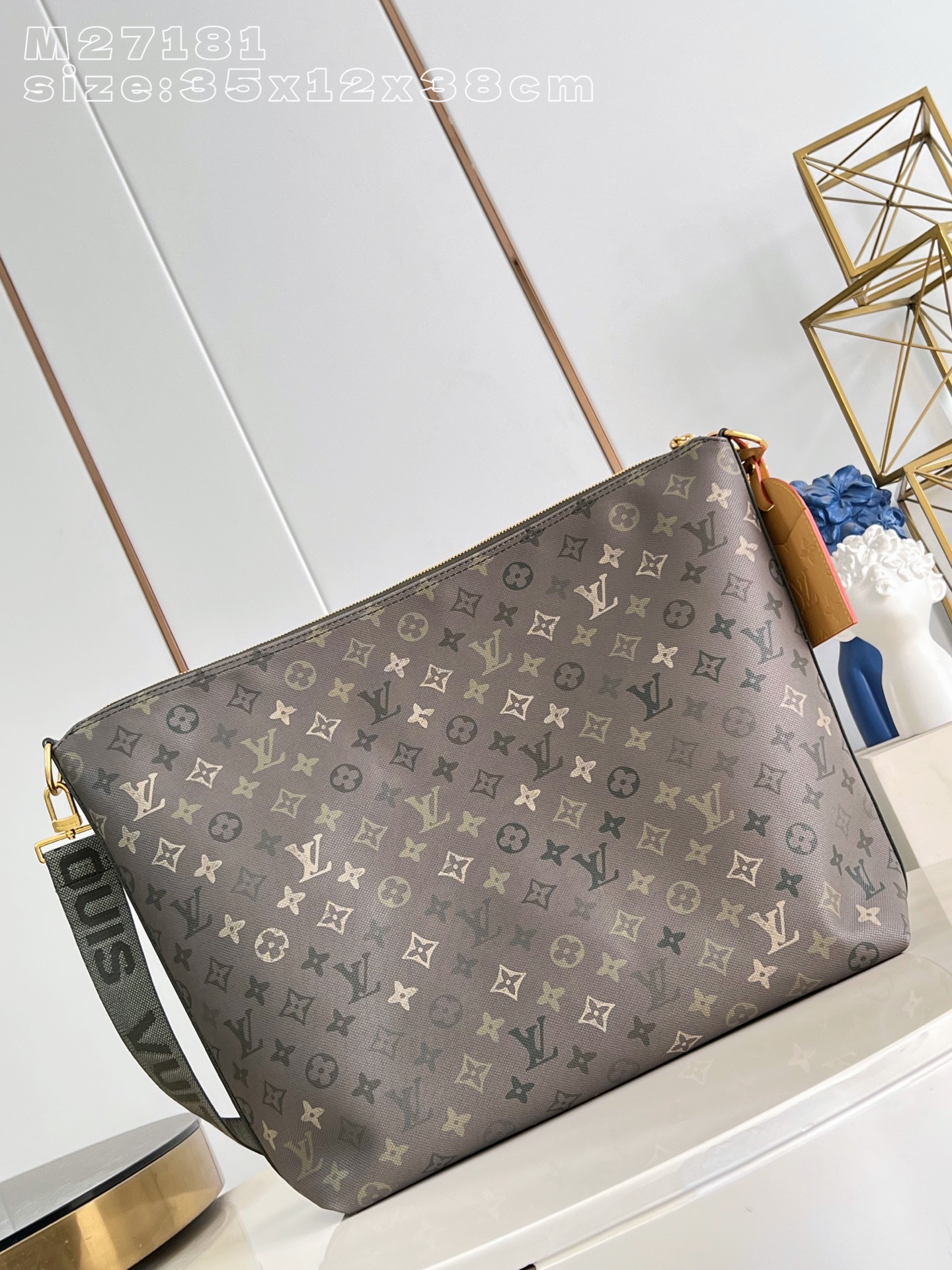 Louis Vuitton Basic Bag Canvas M-l-s