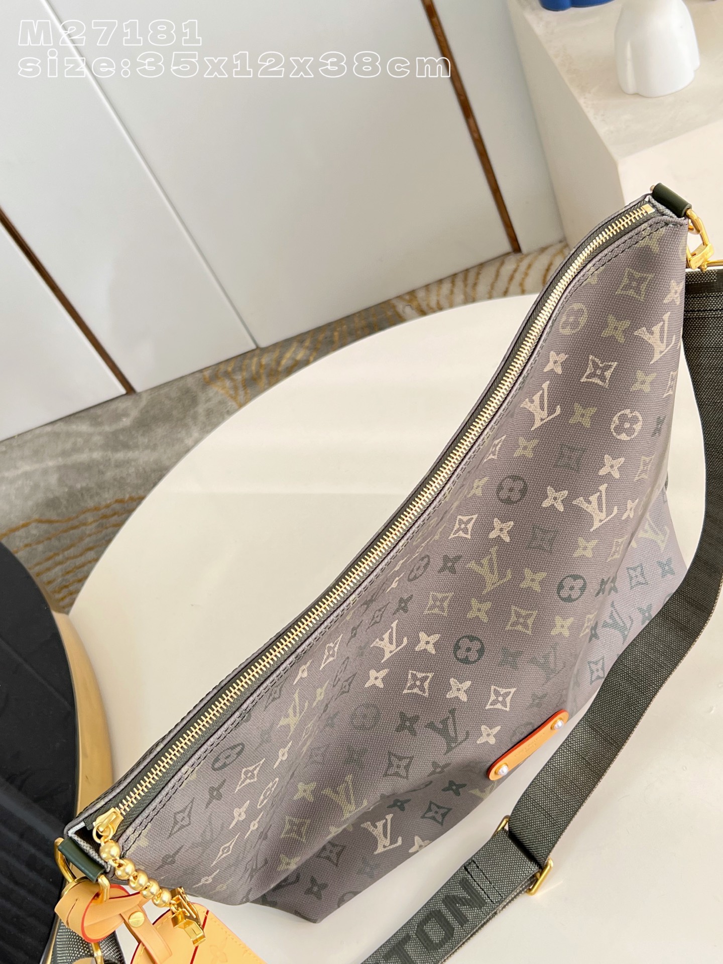 Louis Vuitton Basic Bag Canvas M-l-s