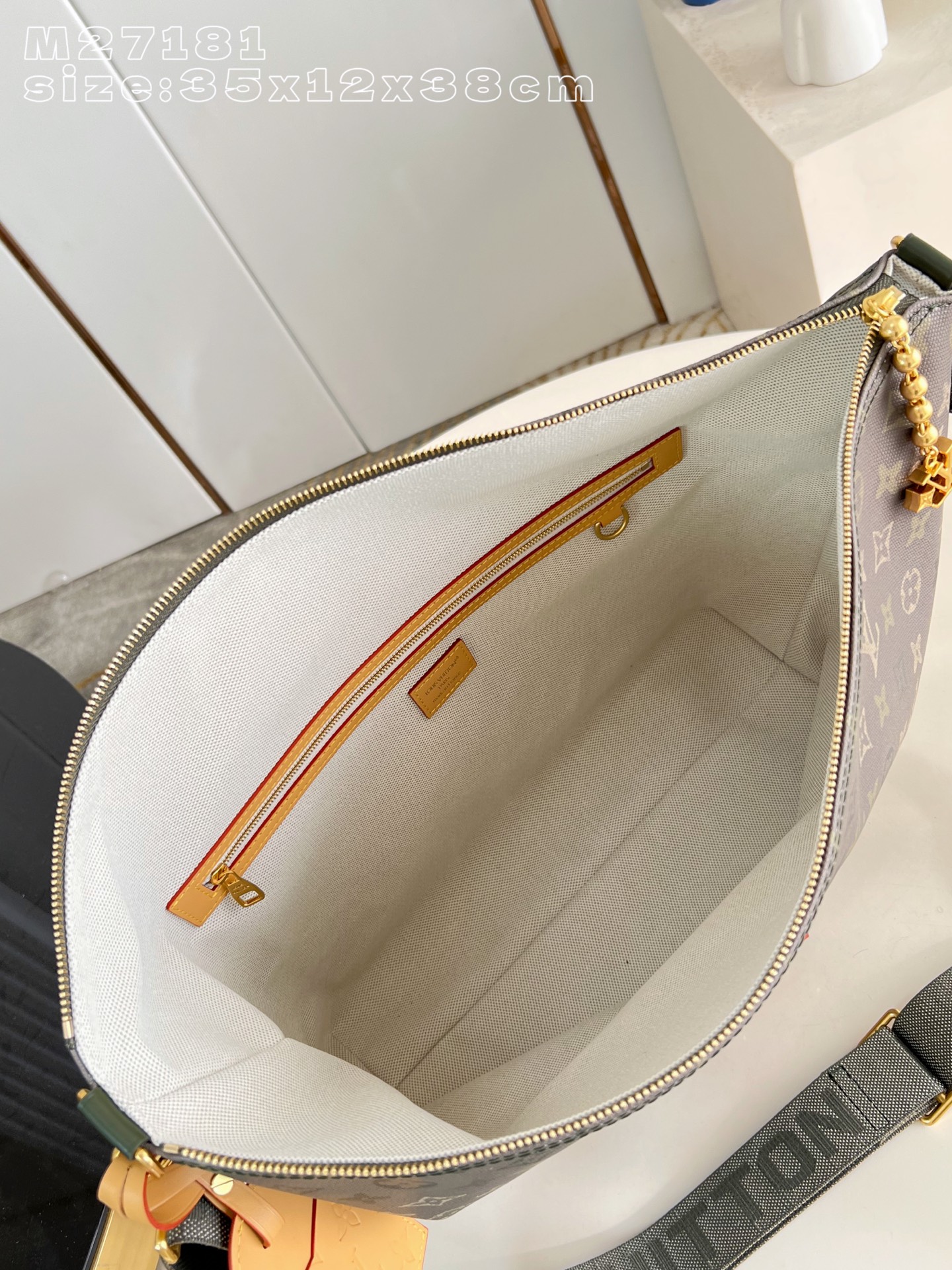 Louis Vuitton Basic Bag Canvas M-l-s