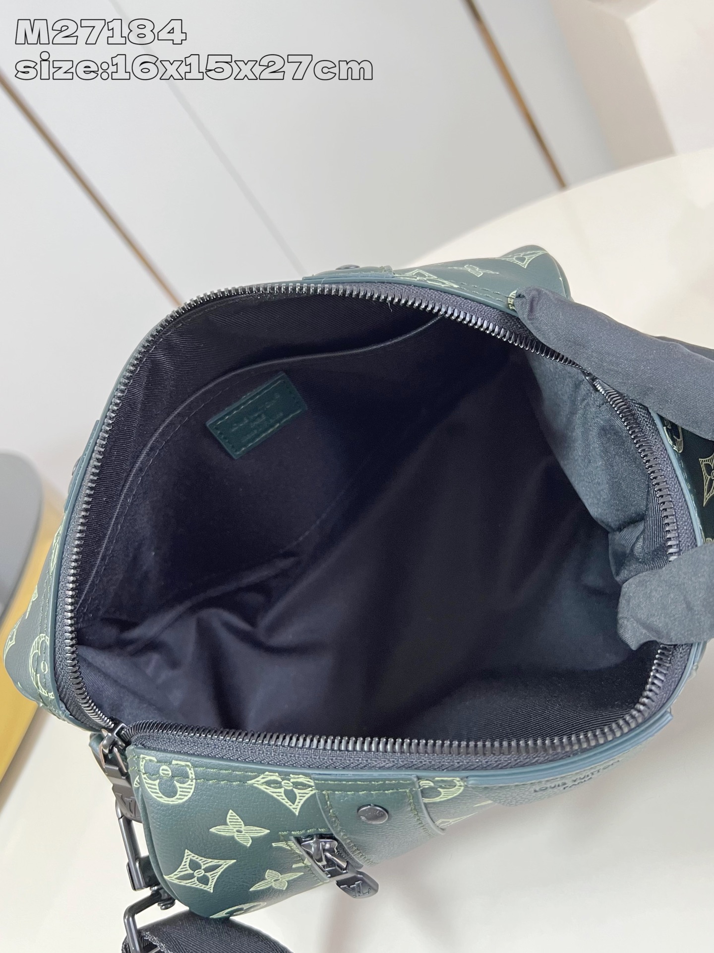 Louis Vuitton Basic Bag Cow Leather M-l-s