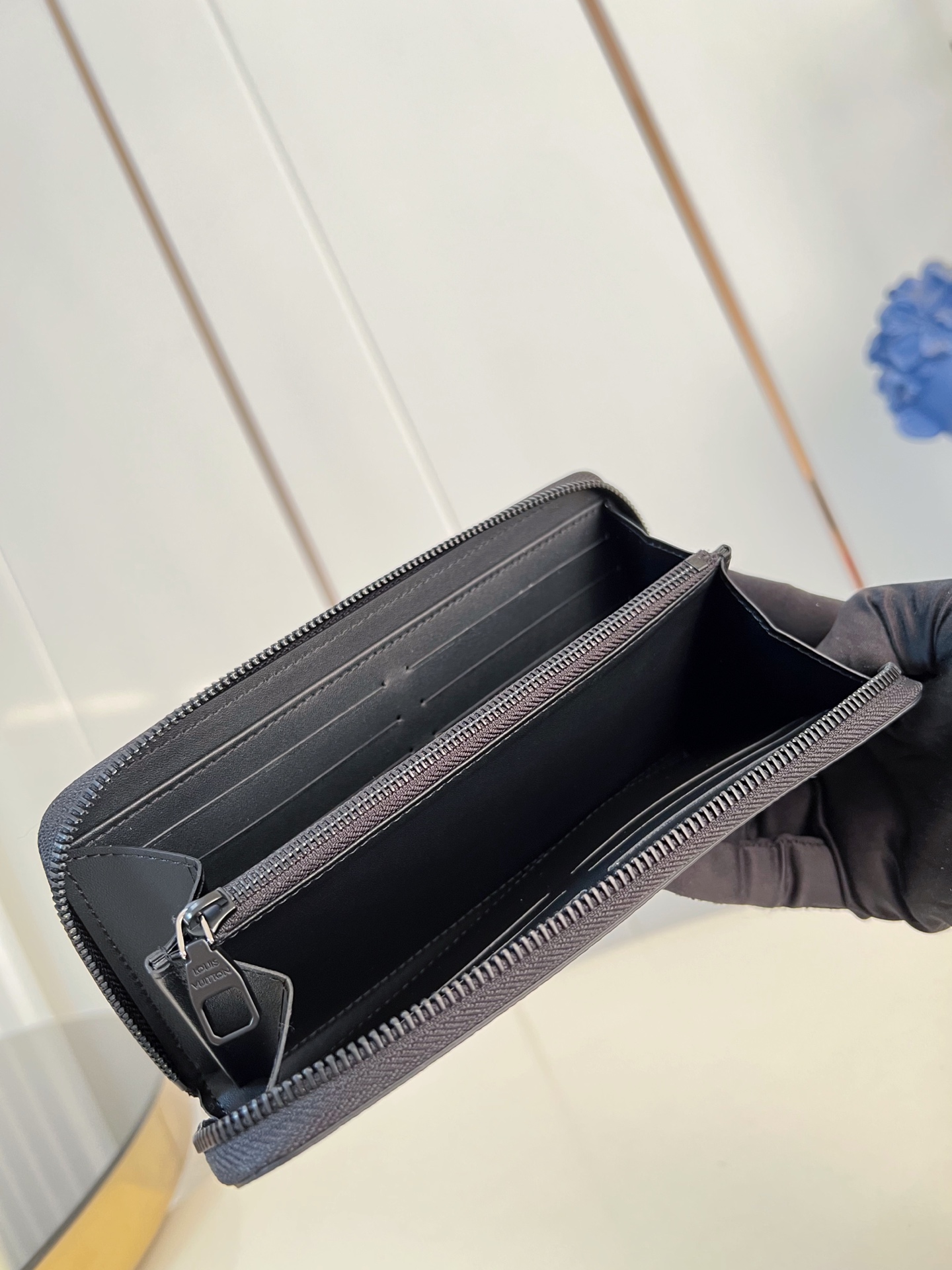 Louis Vuitton Basic Bag Canvas M-l