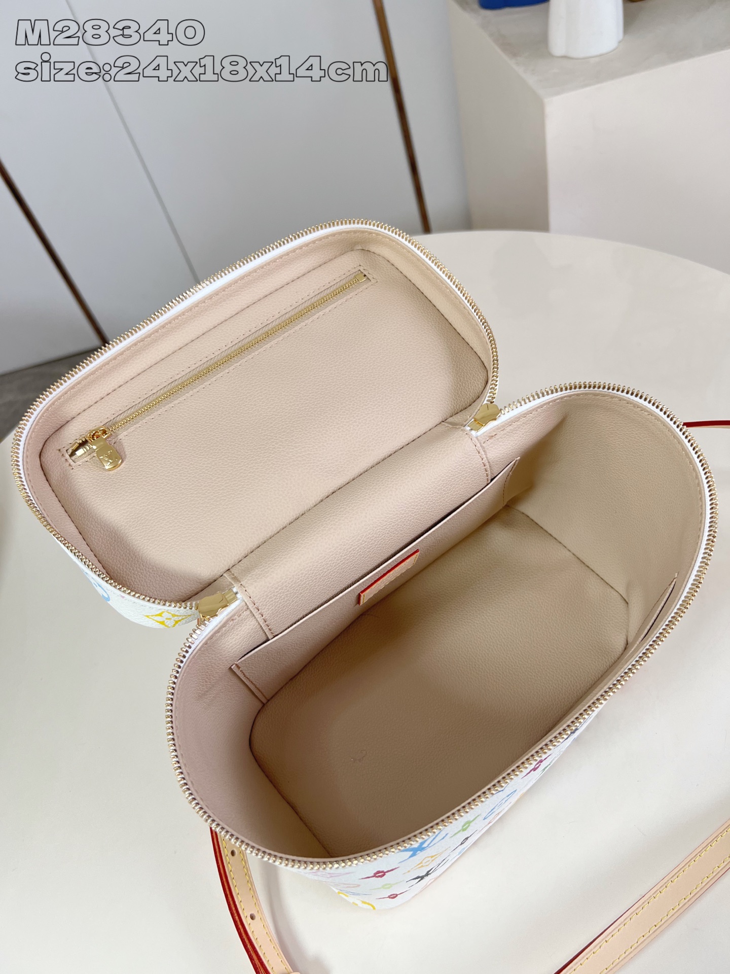 Louis Vuitton Basic Bag Canvas M