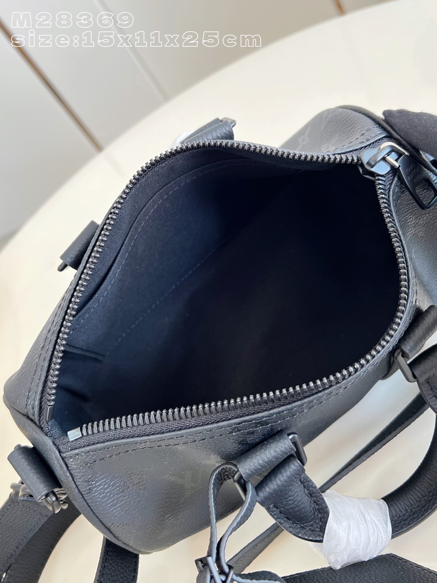 Louis Vuitton Basic Bag Canvas M-l