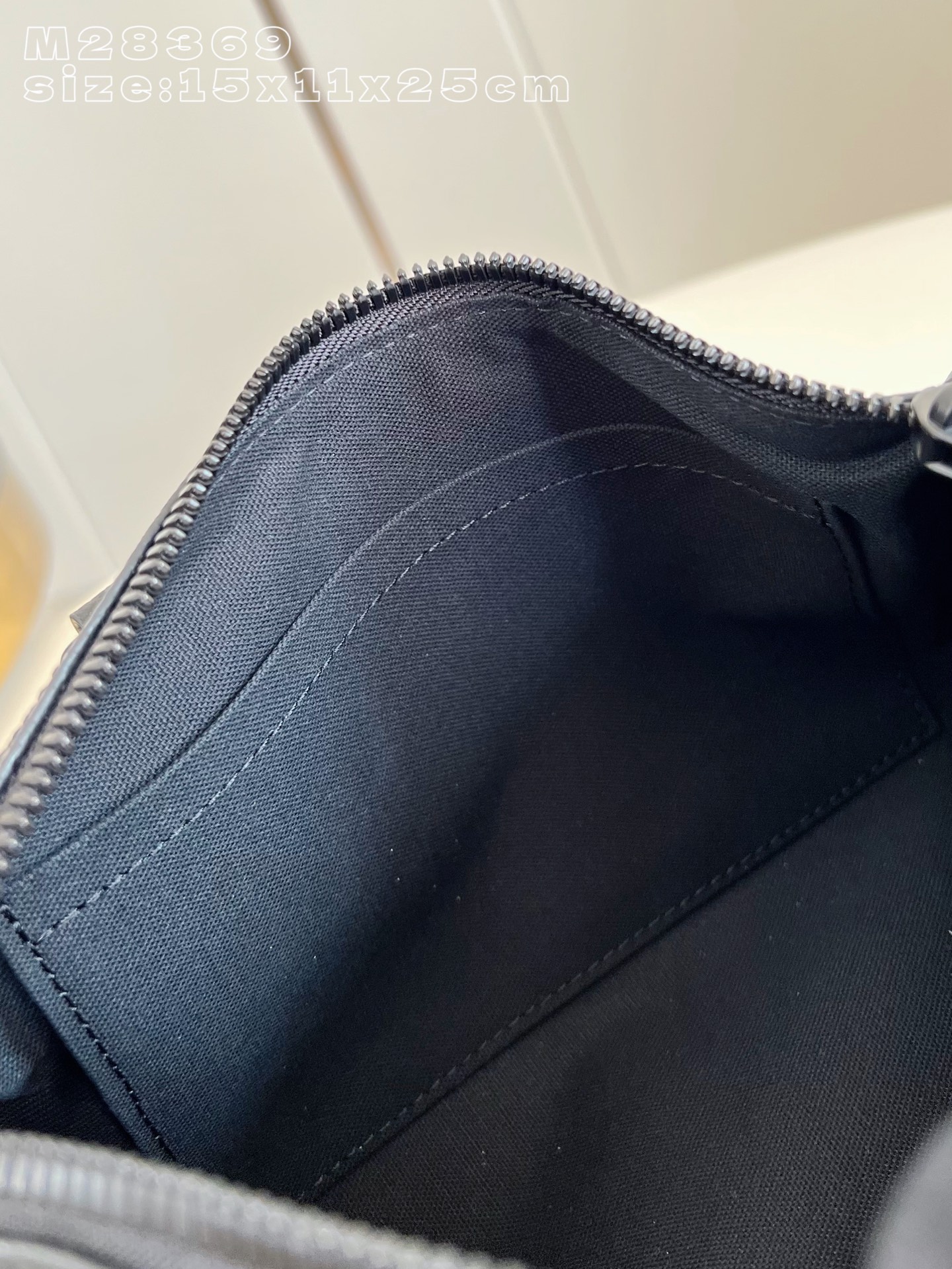 Louis Vuitton Basic Bag Canvas M-l