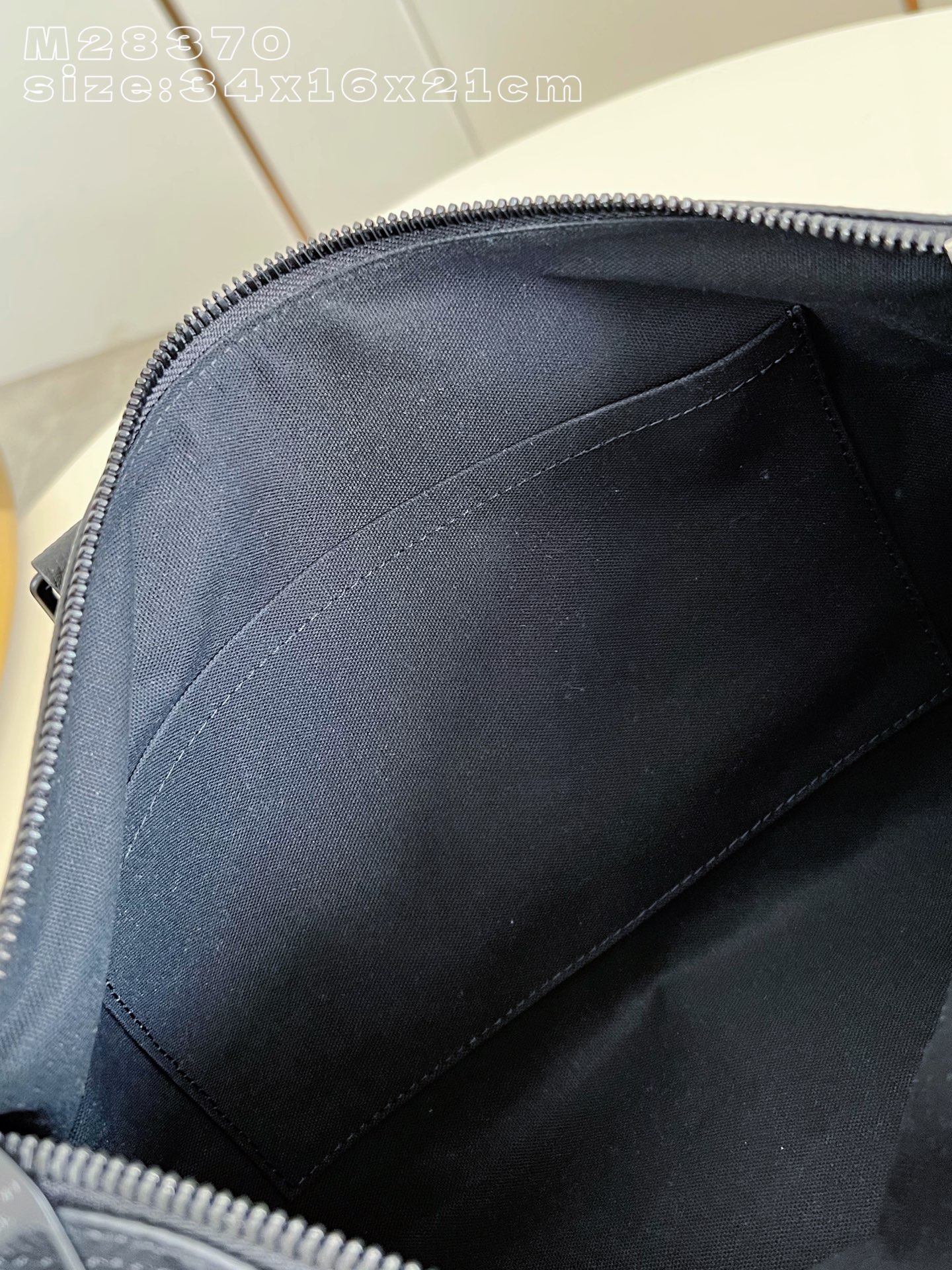 Louis Vuitton Basic Bag Canvas M-l