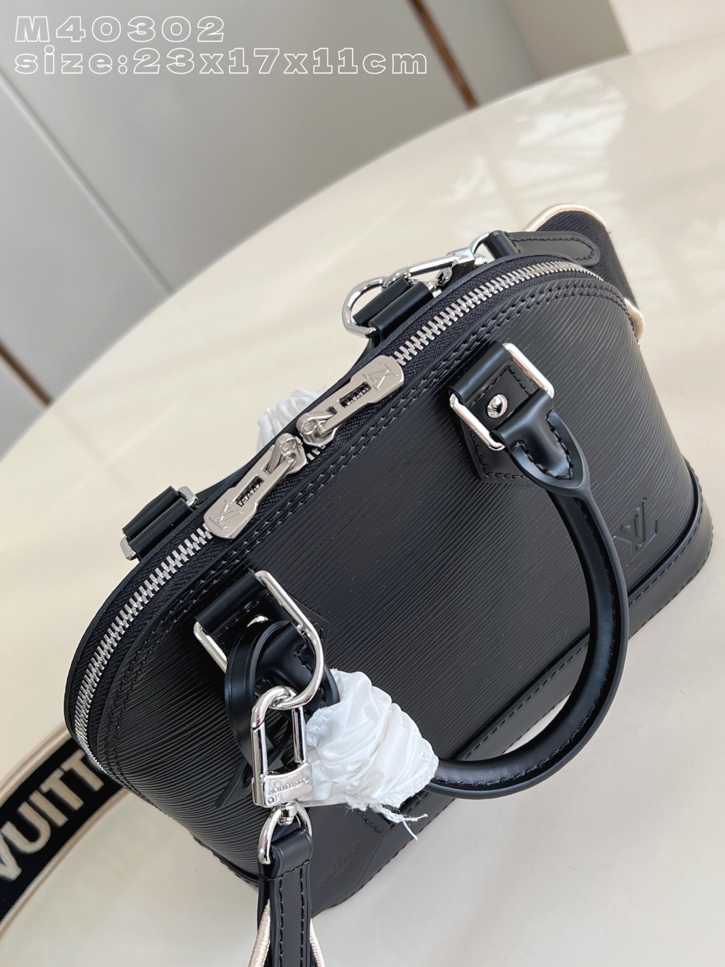 Louis Vuitton Basic Bag M-l