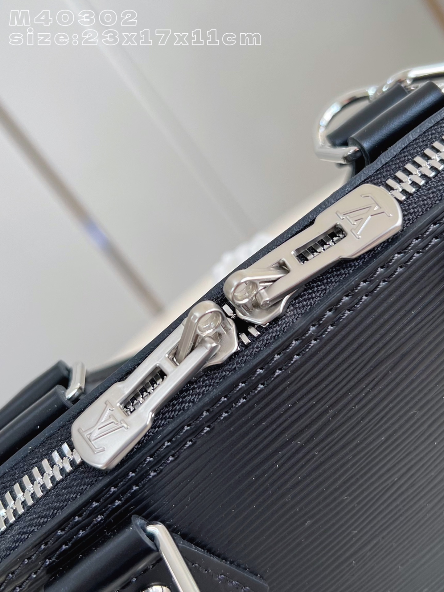 Louis Vuitton Basic Bag M-l