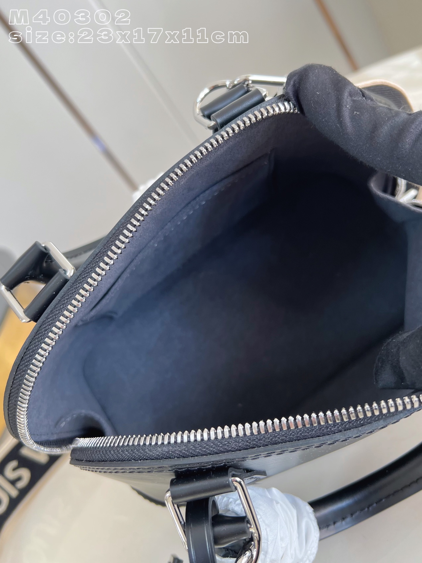 Louis Vuitton Basic Bag M-l