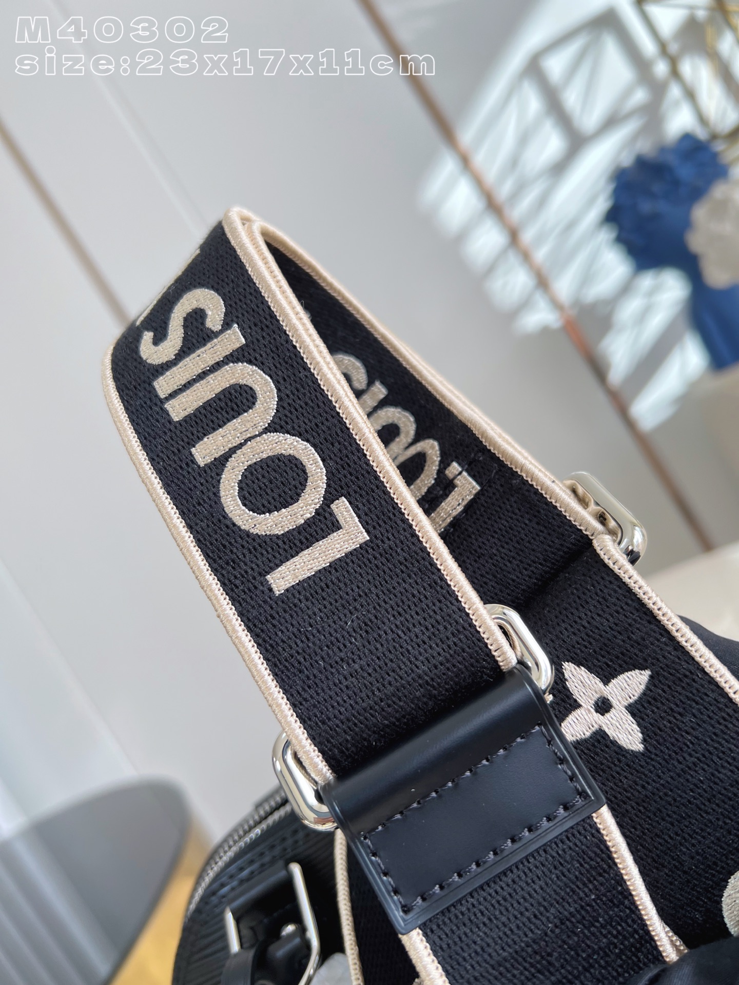 Louis Vuitton Basic Bag M-l