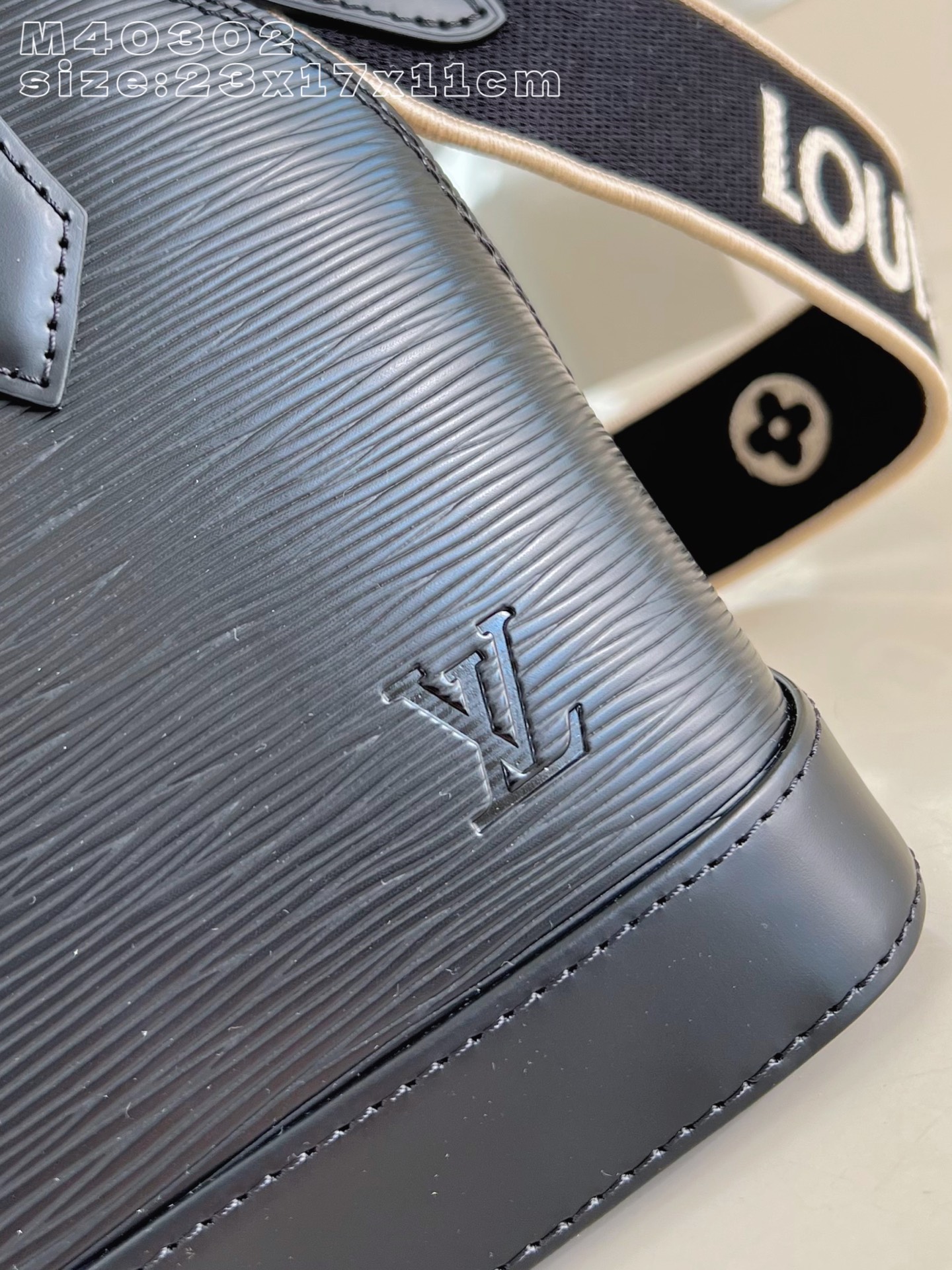 Louis Vuitton Basic Bag M-l