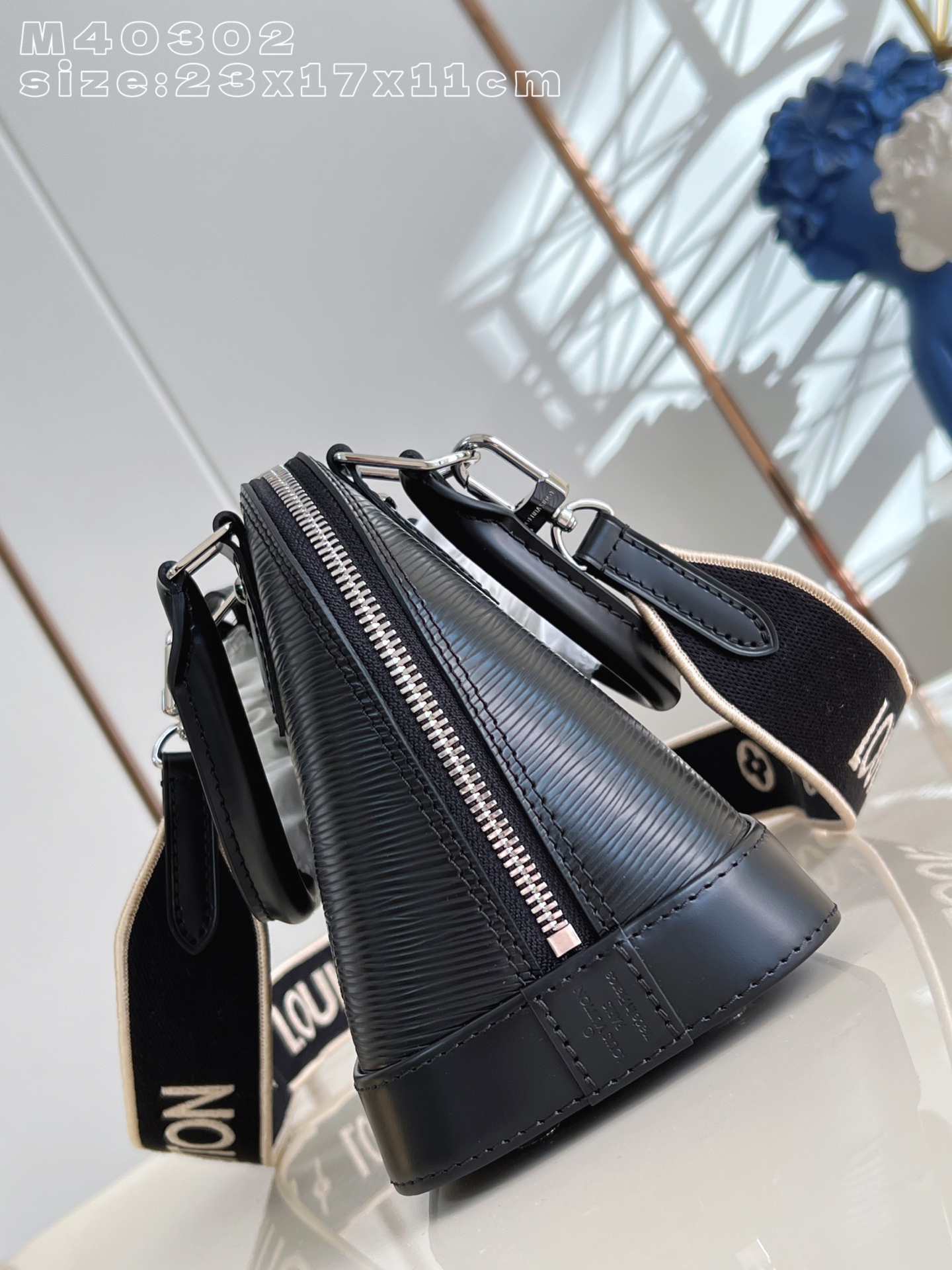 Louis Vuitton Basic Bag M-l