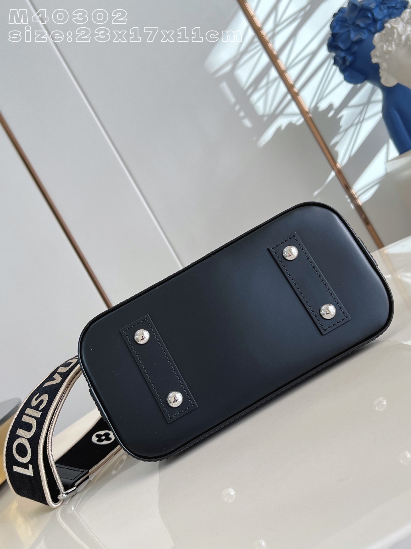 Louis Vuitton Basic Bag M-l